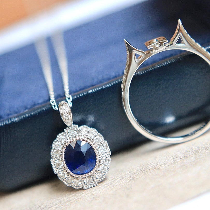 14K GOLD 1.26 CTW NATURAL SAPPHIRE & DIAMOND RING/PENDANT: Title:14K GOLD 1.26 CTW NATURAL SAPPHIRE & DIAMOND RING/PENDANT Description:Ref:230656358Gold Content:14K GoldRing Size:7.25USMain Gemstone:SapphireNumber of stones:1Shape:OvalCarat Weight:1.00ct