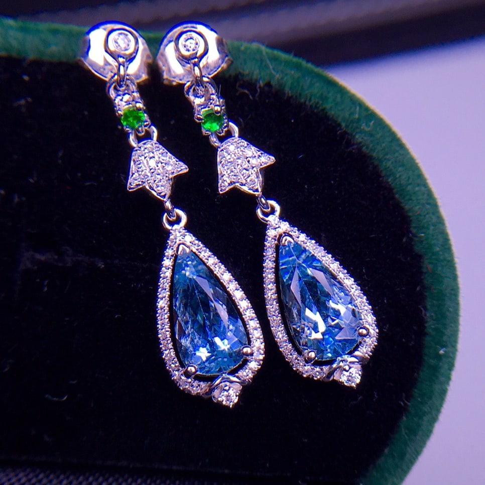 14K GOLD 2.1 CT VIVID BLUE NATURAL AQUAMARINE & DIAMOND EARRINGS: Title:14K GOLD 2.1 CT VIVID BLUE NATURAL AQUAMARINE & DIAMOND EARRINGS Description:Ref:230656450Gold Content:14K GoldMain Gemstone:AquamarineNumber of stones:2Shape:PearCarat Weight:2.1ct Color:Vivid 
