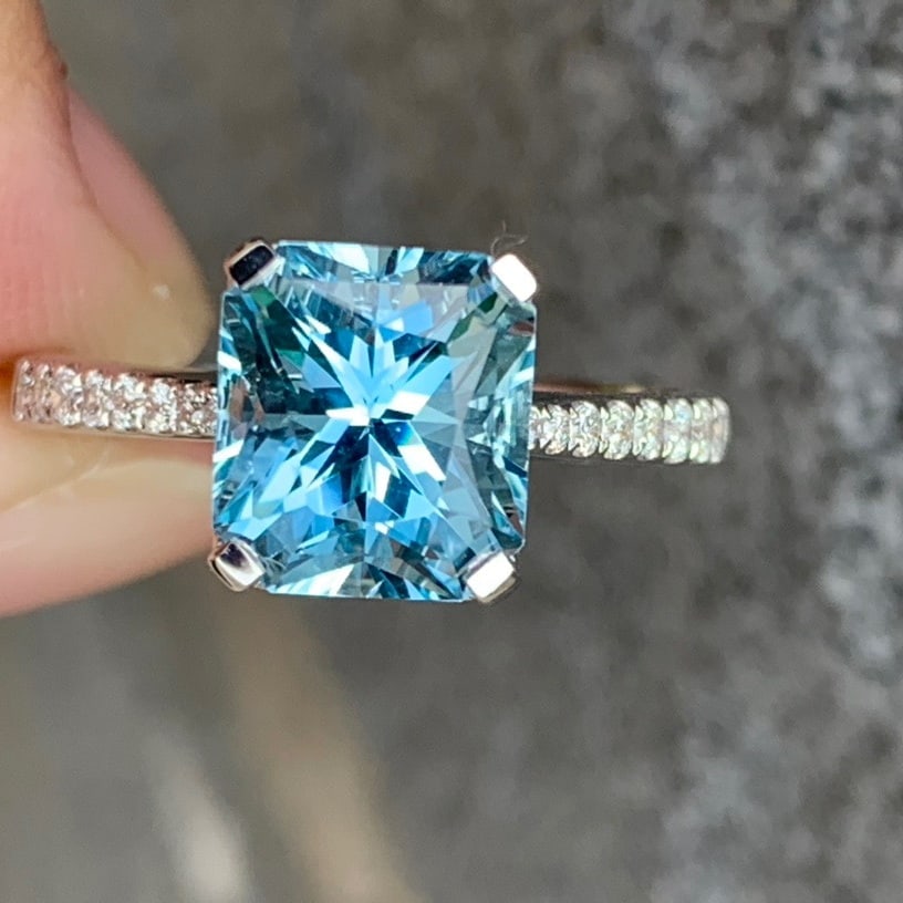 14K GOLD 2.51 CT NATURAL AQUAMARINE & DIAMOND RING: Title:14K GOLD 2.51 CT NATURAL AQUAMARINE & DIAMOND RING Description:Ref:230656408Gold Content:14K GoldRing Size:7.25USMain Gemstone:AquamarineNumber of stones:1Shape:RadiantCarat Weight:2.51ct