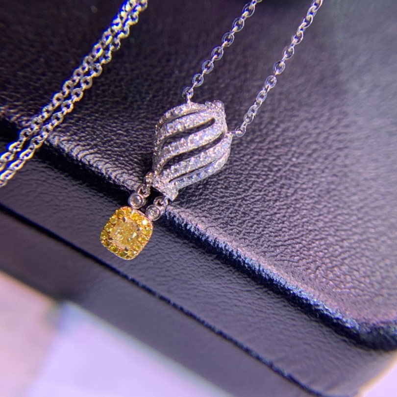 14K GOLD 0.28 CTW NATURAL YELLOW DIAMOND & DIAMOND NECKLACE: Title:14K GOLD 0.28 CTW NATURAL YELLOW DIAMOND & DIAMOND NECKLACE Description:Ref:230656466Gold Content:14K GoldMain Gemstone:Yellow DiamondNumber of stones:1Shape:CushionCarat Weight:0.12ct