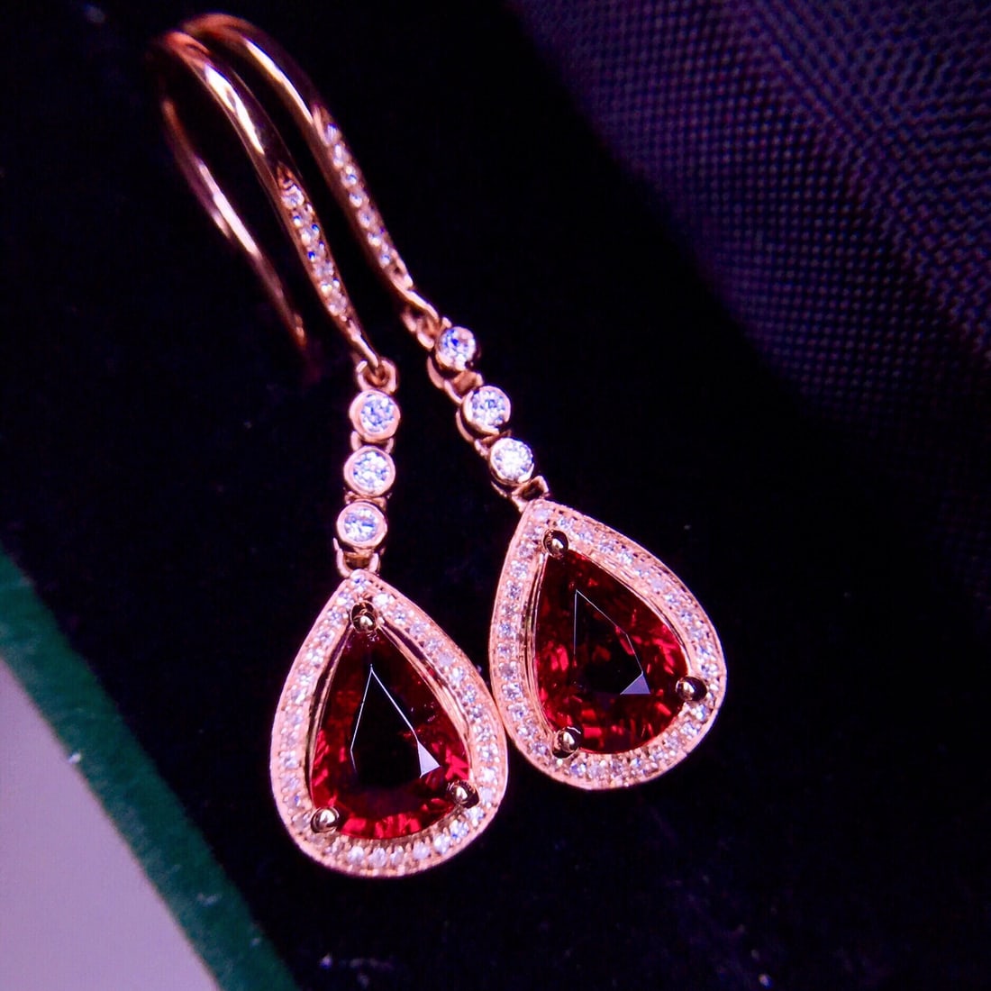 14K GOLD 2.8 CT NATURAL TOURMALINE & DIAMOND EARRINGS: Title:14K GOLD 2.8 CT NATURAL TOURMALINE & DIAMOND EARRINGS Description:Ref:230656421Gold Content:14K GoldMain Gemstone:TourmalineNumber of stones:2Shape:PearCarat Weight:2.8ct Color:RedTreatment:Natu