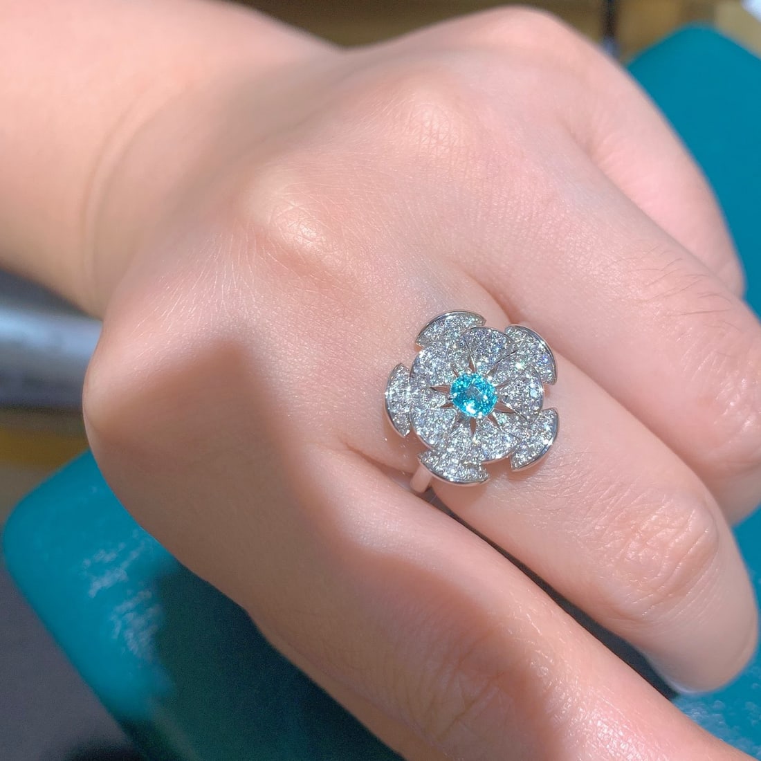 14K GOLD 0.92 CTW NATURAL PARAIBA TOURMALINE & DIAMOND RING - 6