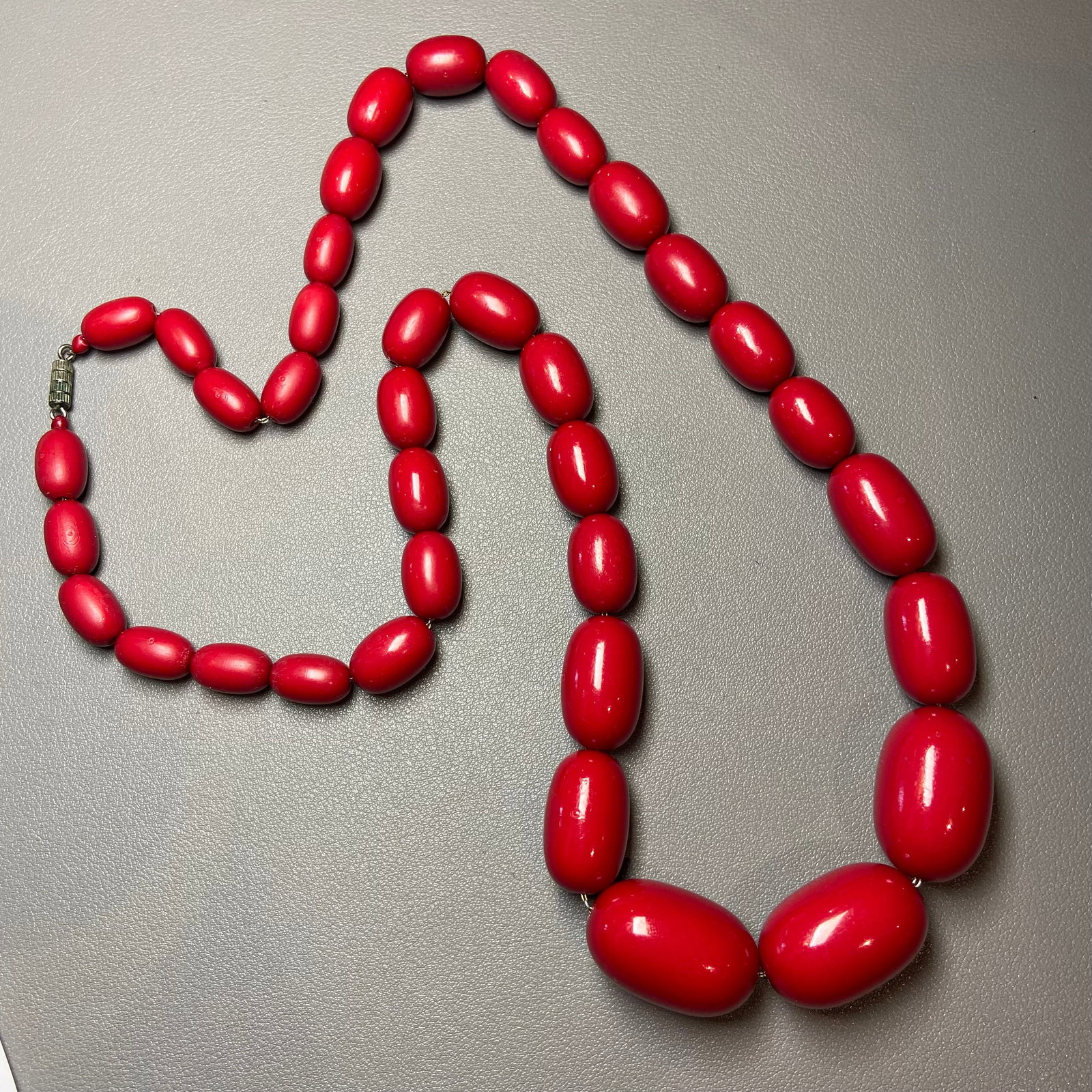 Art Deco Cherry Amber Early Plastic Antique Original "WIRE STRUNG" Faturan Graduated Bead Necklace - 3