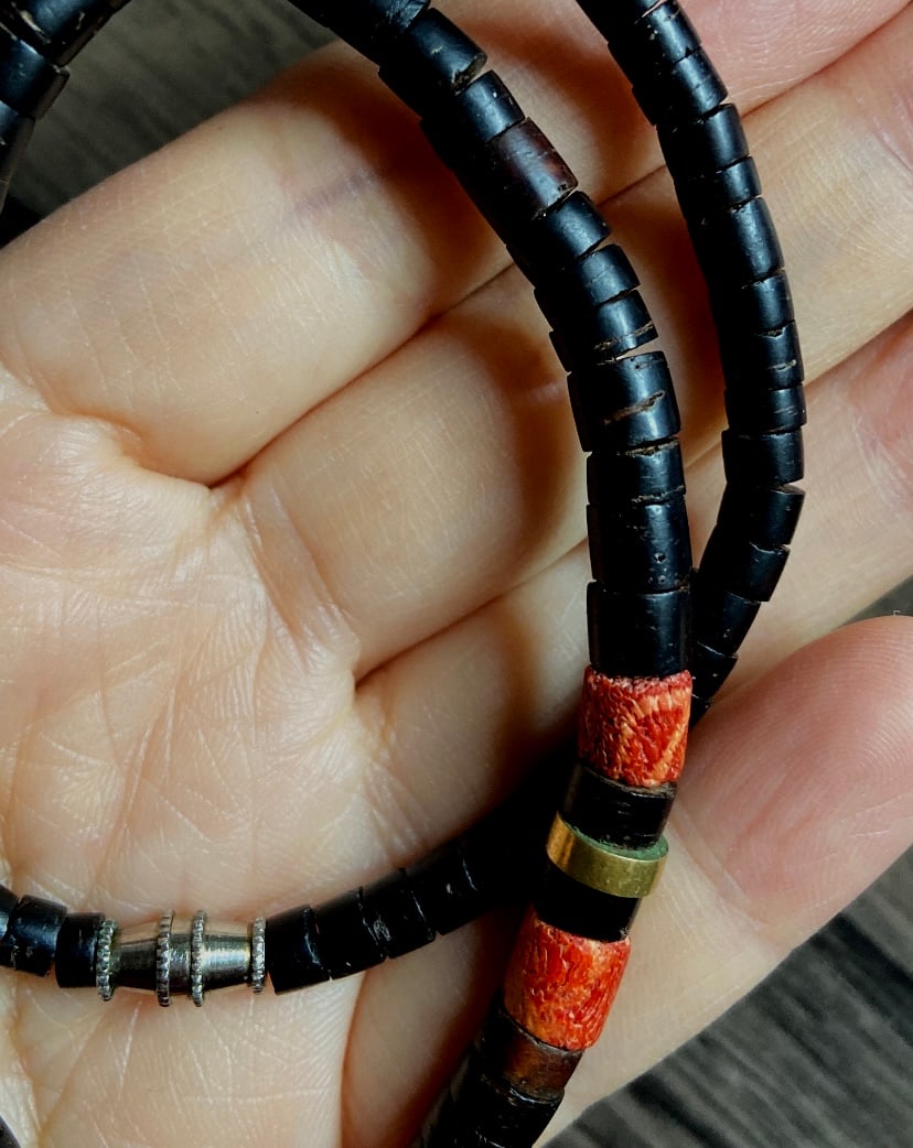 Vintage Apple coral black coral Horn Heishi Necklace - 6