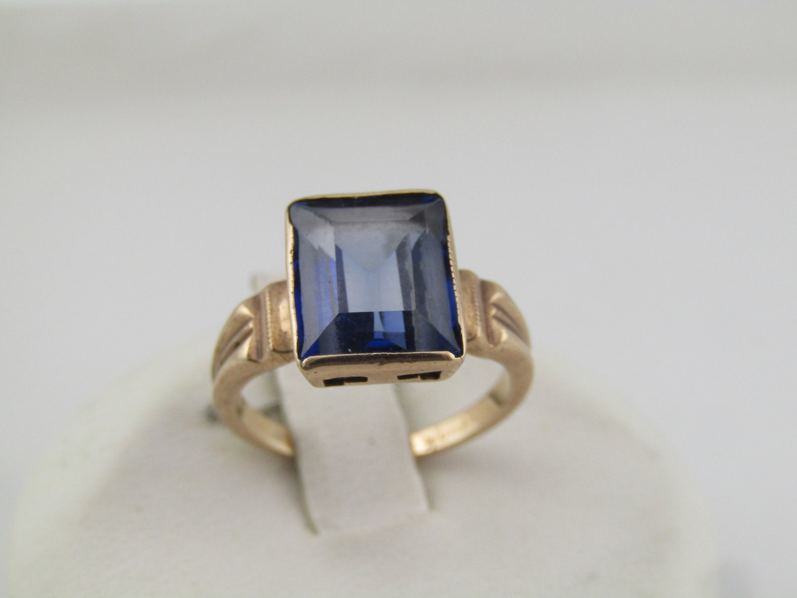 Vintage 10kt Sapphire Ring, Sz. 3.75, 1940's-1950's: Title:Vintage 10kt Sapphire Ring, Sz. 3.75, 1940's-1950's Description:Vintage 10kt Sapphire Ring, Sz. 3.75, 1940's-1950's. This is 10kt yellow gold and estimated age is 1940's-1950's. This tests as a