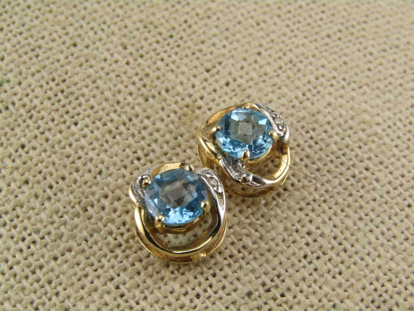 Vintage 10kt Topaz Earrings, Pierced, Studs, 1980's-1990's - 2