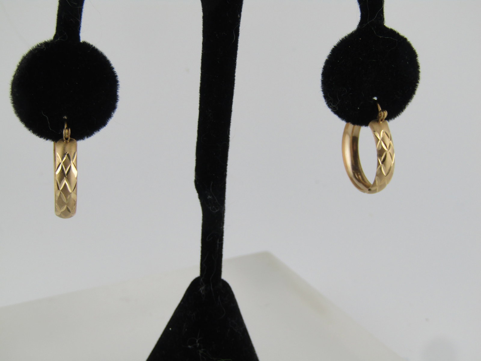 Vintage 10kt Gold Hoop Earrings, Diamond Cut, 1970's-1980's, 1" (1 of 7)