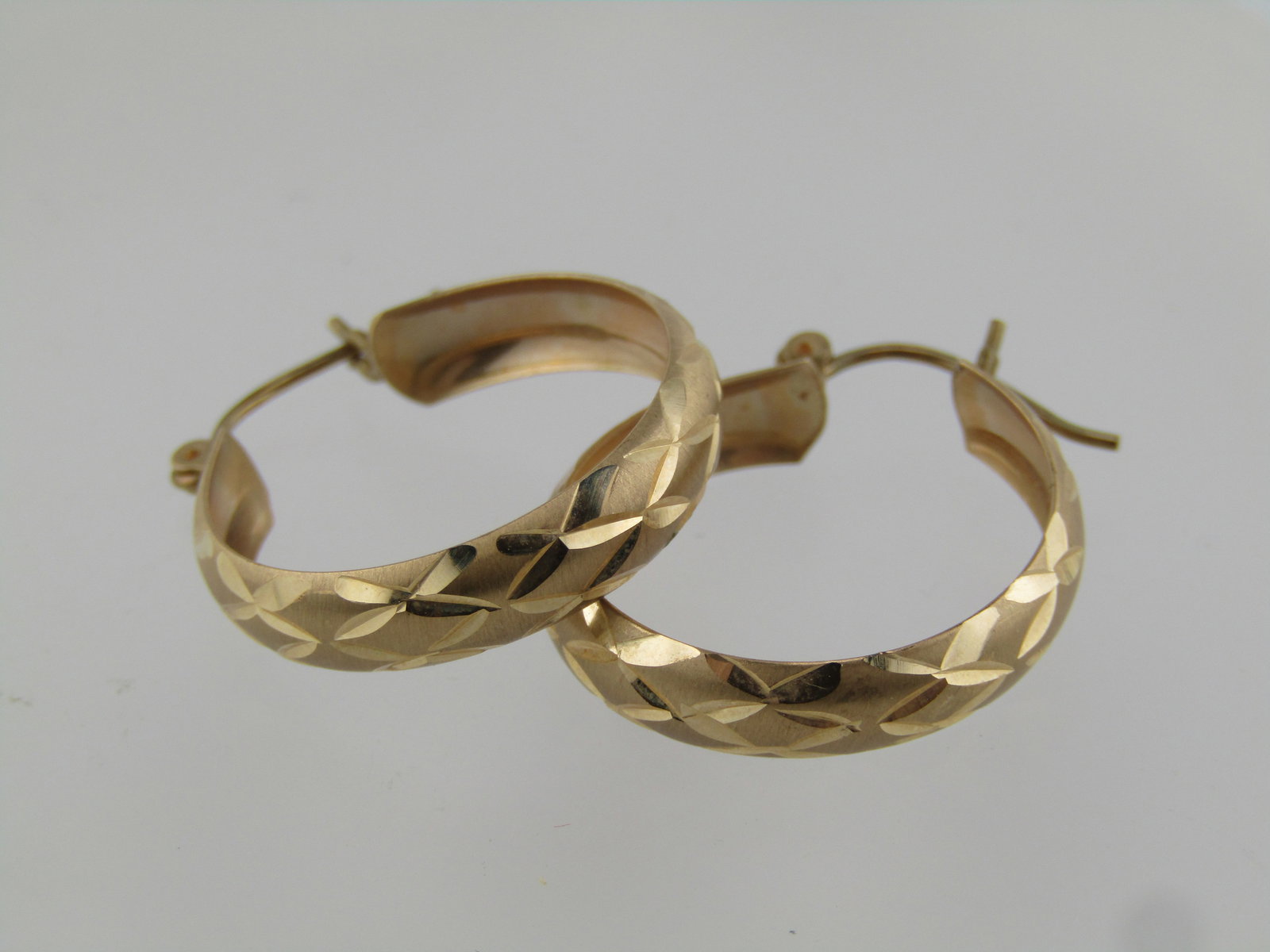 Vintage 10kt Gold Hoop Earrings, Diamond Cut, 1970's-1980's, 1" - 4