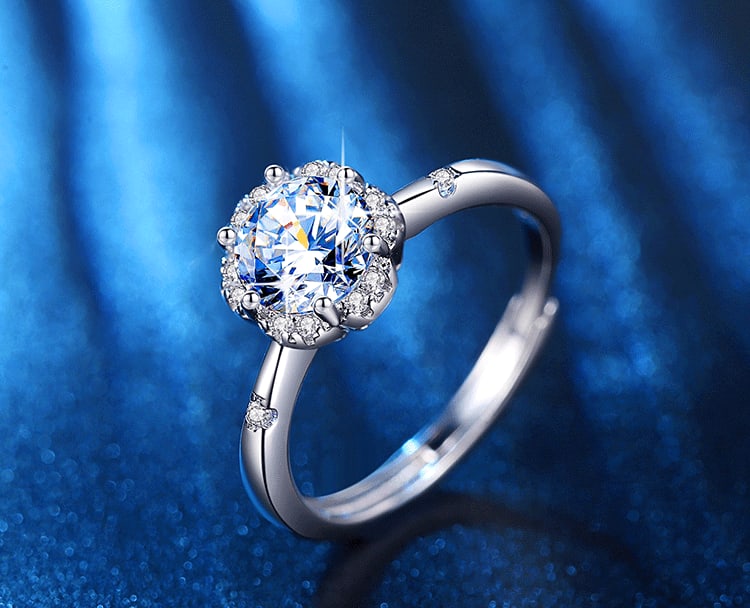 925 Silver Princess Solitaire 1CT Moissanite Flower Ring: Title: 925 Silver Princess Solitaire 1CT Moissanite Flower Ring Description:Diamond Natural moissanite is incredibly rare, so moissanite available today is laboratory-created. While diamonds are