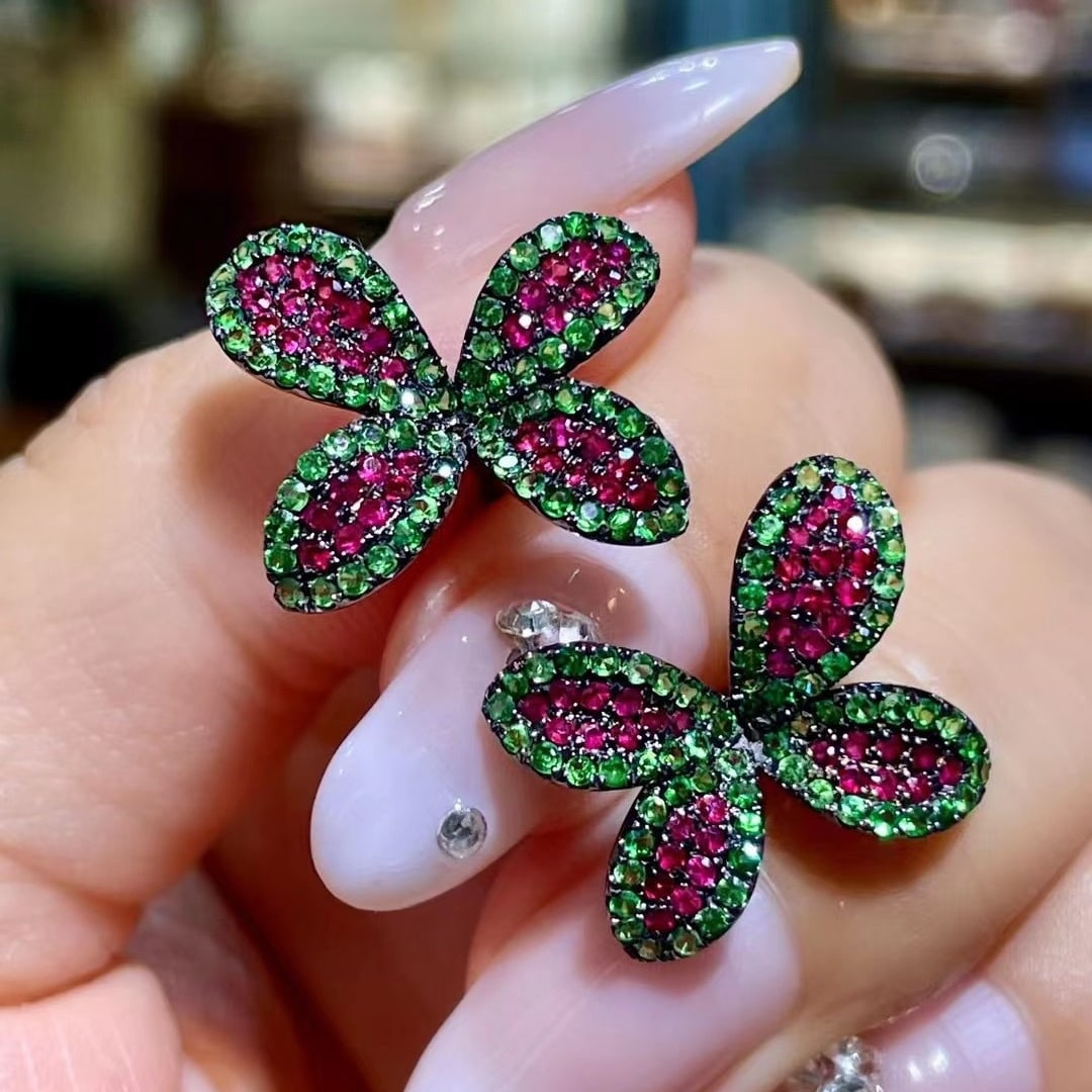 14K GOLD 1.52 CTW NATURAL TSAVORITE & RUBY EARRINGS: Title:14K GOLD 1.52 CTW NATURAL TSAVORITE & RUBY EARRINGS Description:Ref:230656363Gold Content:14K GoldMain Gemstone:TsavoriteShape:RoundCarat Weight:1.02ct Color:GreenTreatment:NaturalCut