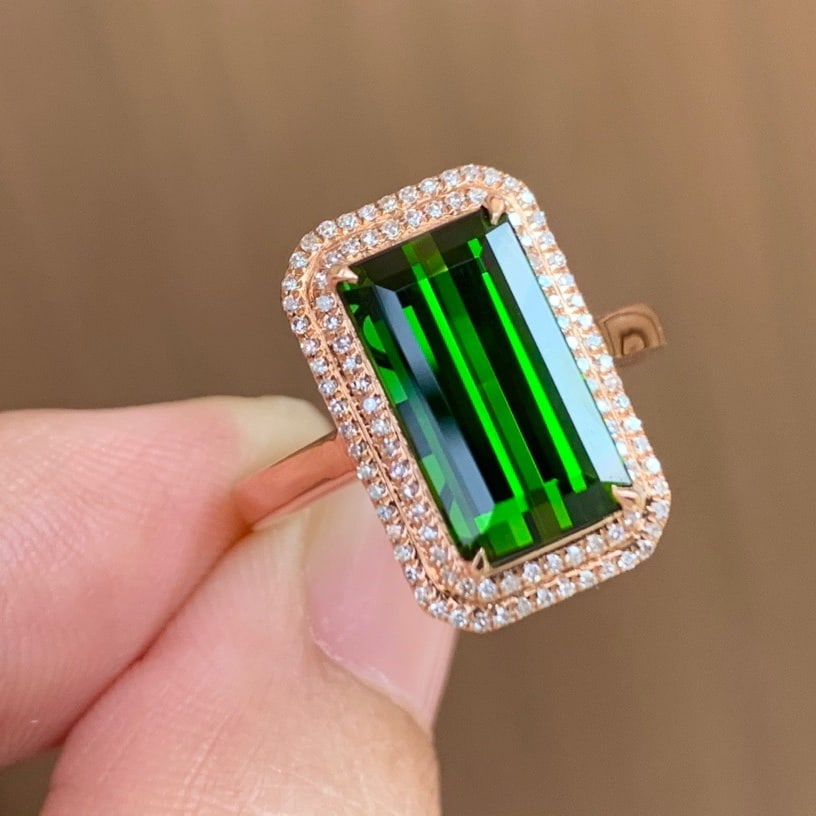 14K GOLD 4.03 CT NATURAL TOURMALINE & DIAMOND RING: Title:14K GOLD 4.03 CT NATURAL TOURMALINE & DIAMOND RING Description:Ref:230656442Gold Content:14K GoldRing Size:7.25USMain Gemstone:TourmalineNumber of stones:1Shape:OctagonalCarat Weight:4.03ct