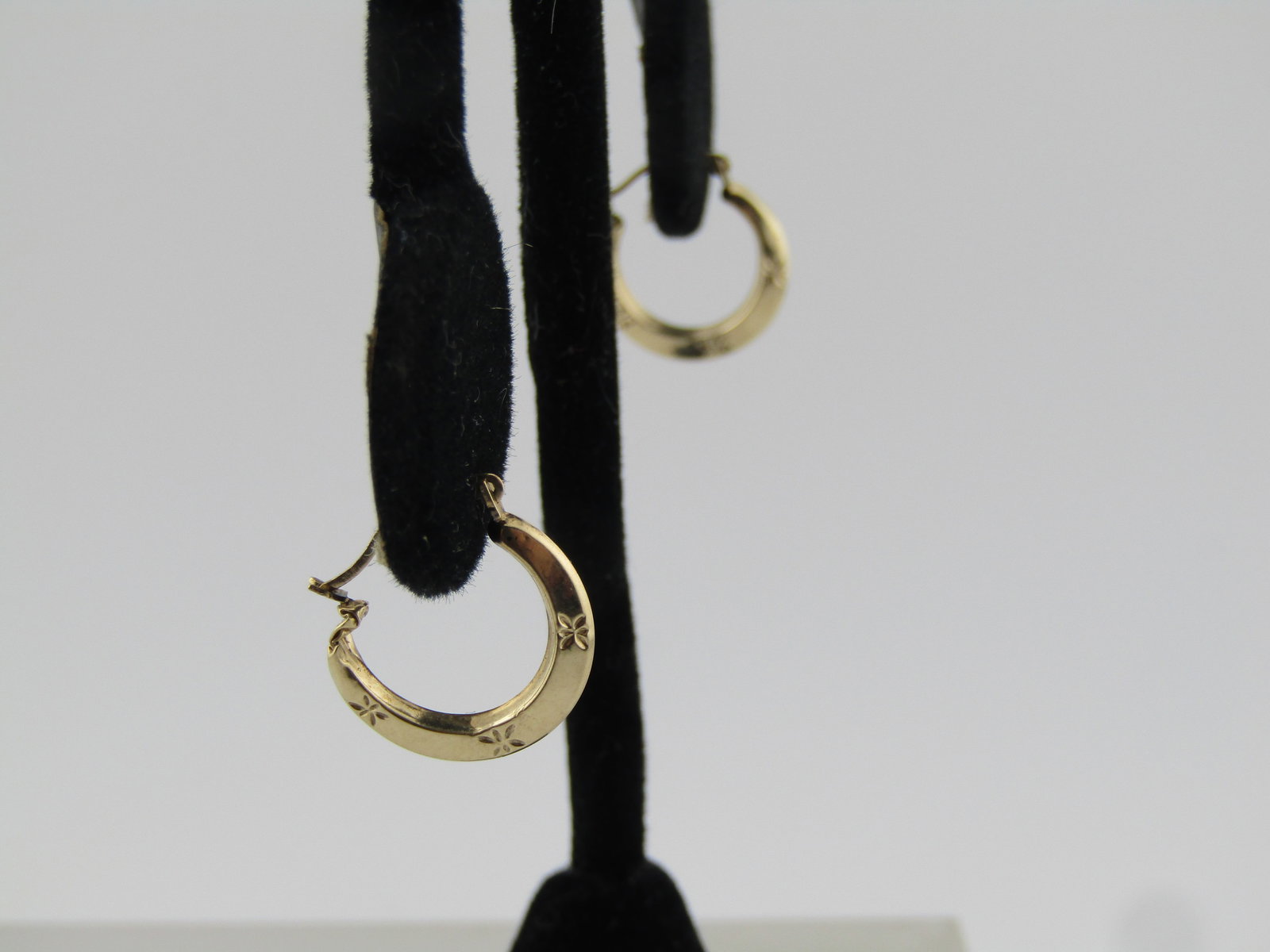 Vintage 10kt Stamped Hoop Earrings, Pierced, 3/4", 1980's-1990's - 3