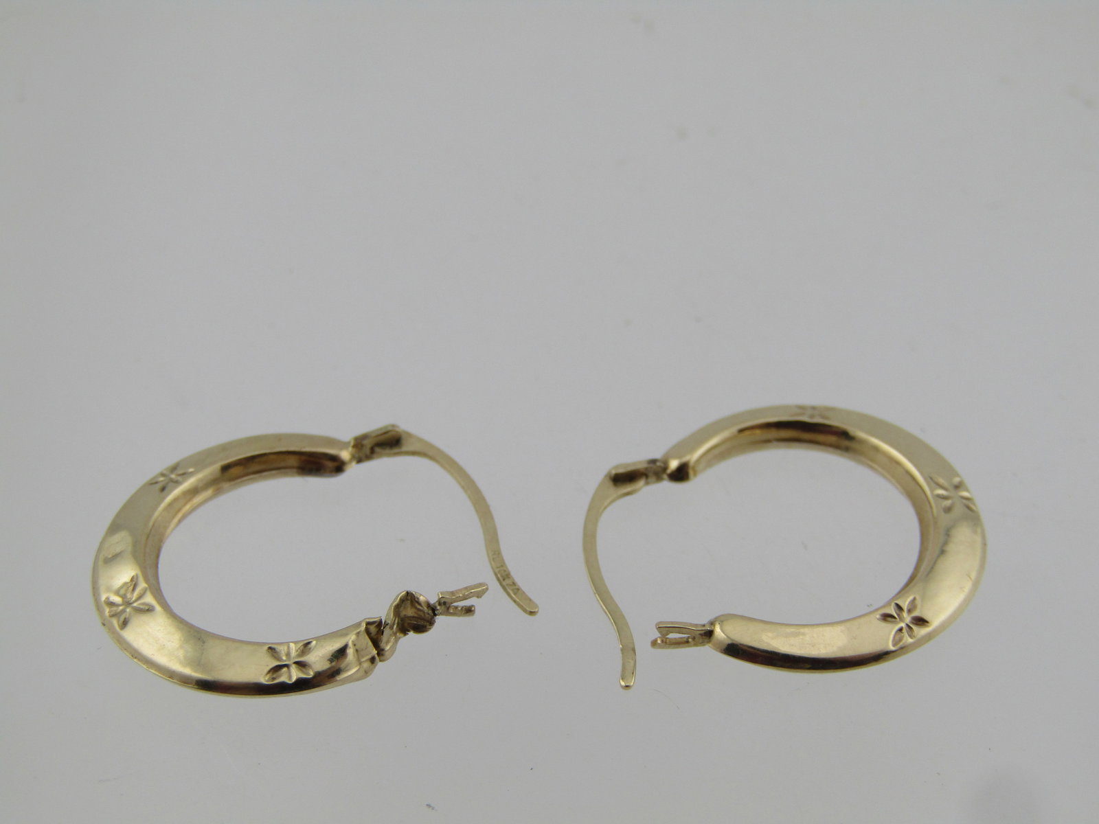 Vintage 10kt Stamped Hoop Earrings, Pierced, 3/4", 1980's-1990's - 4