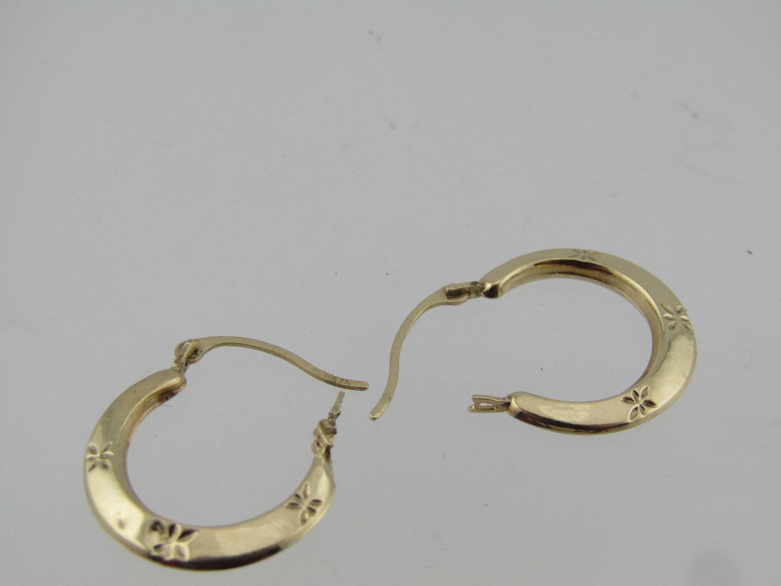 Vintage 10kt Stamped Hoop Earrings, Pierced, 3/4", 1980's-1990's - 5