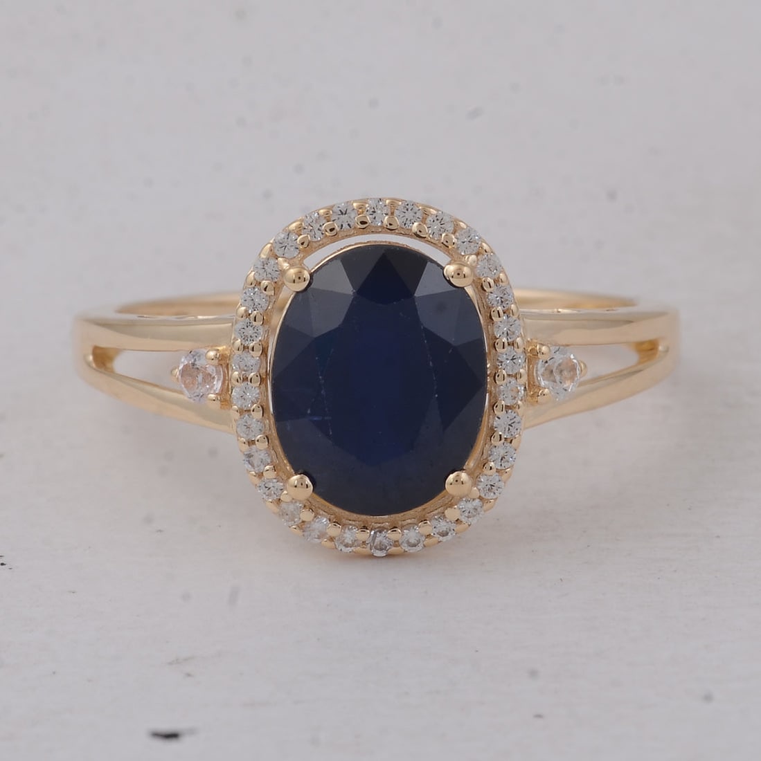 2.61 Ct Oval Sapphire 9K Gold Ring: 2.61 Total Carat Sapphire 9K Gold Ring Specifications: Total Weight 2.156 g Center Gemstone Sapphire Gemstone Carat Weight 2.41 Carats Gemstone Measurements 9X7X4.50 mm Additional Gemstones White Sapp