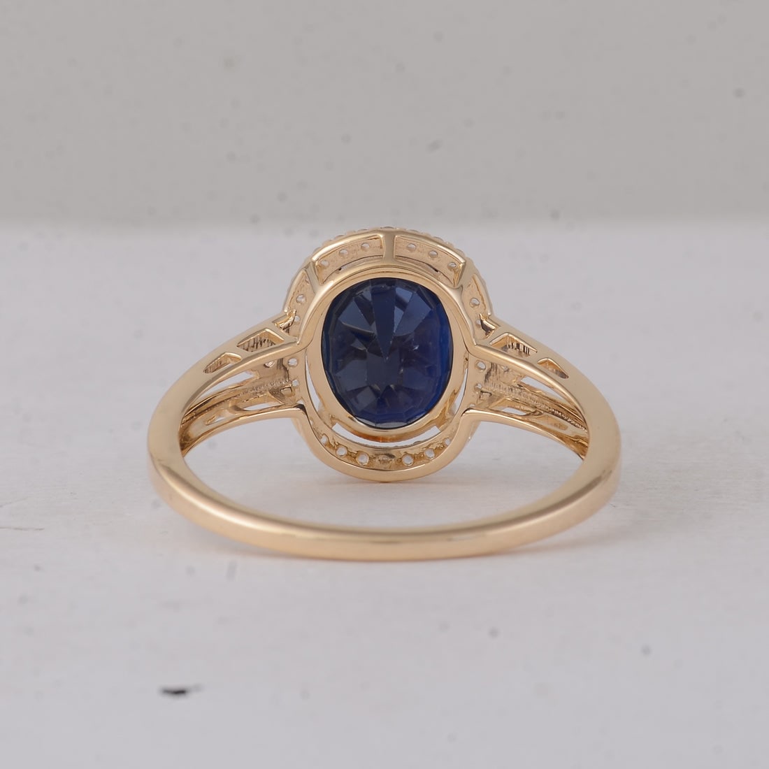 2.61 Ct Oval Sapphire 9K Gold Ring - 3