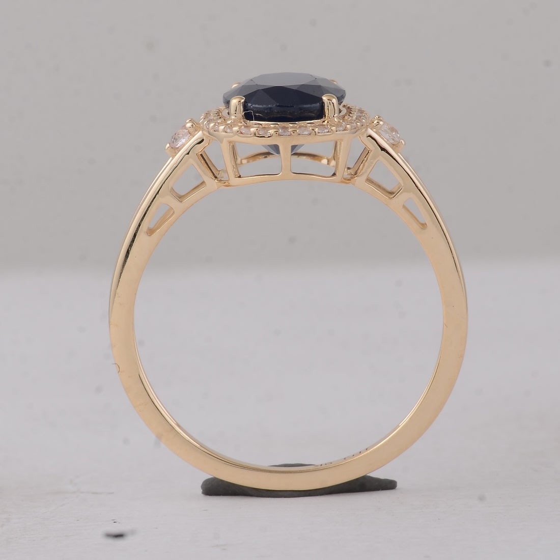 2.61 Ct Oval Sapphire 9K Gold Ring - 4