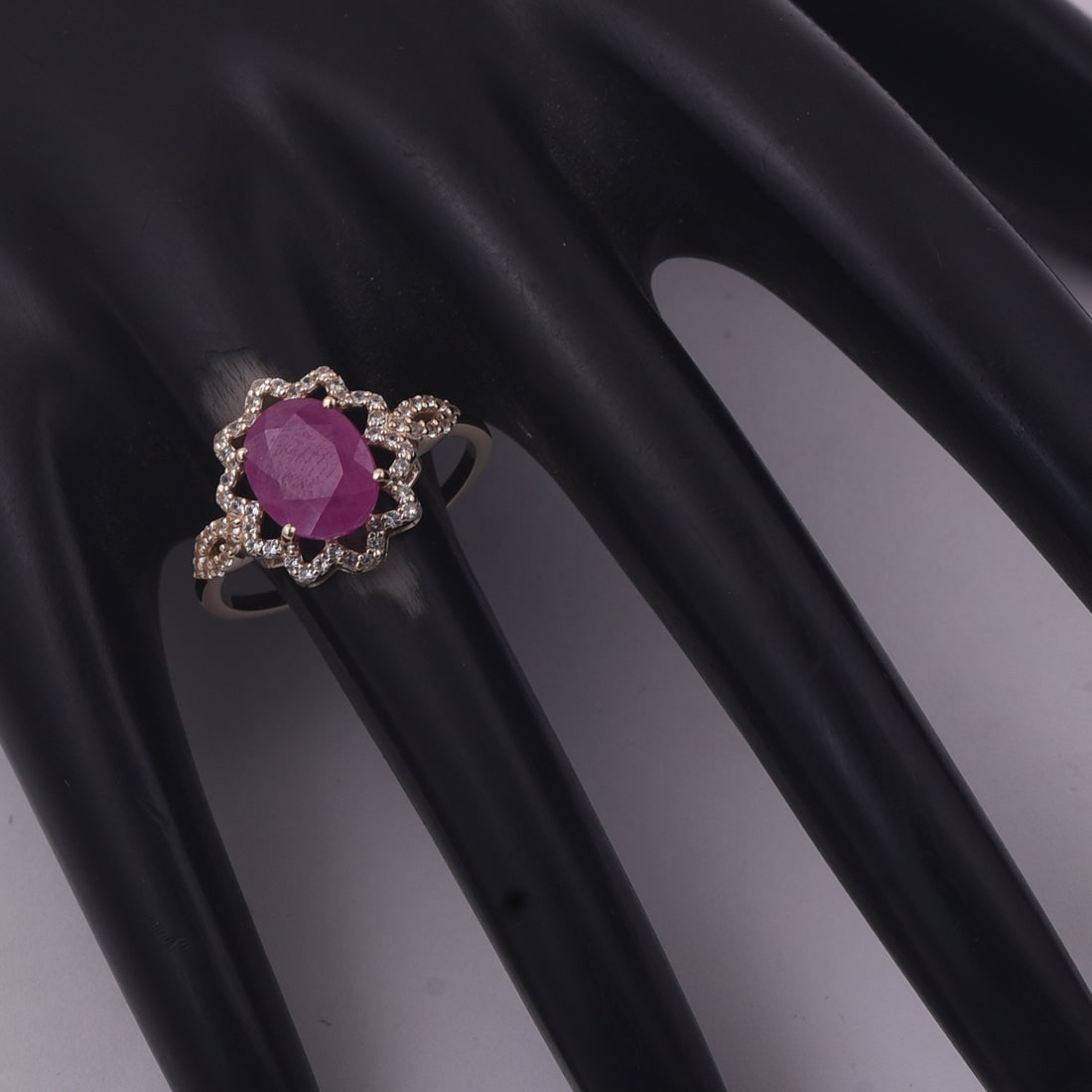 2.58 Ct Oval Ruby 9K Gold Ring - 2