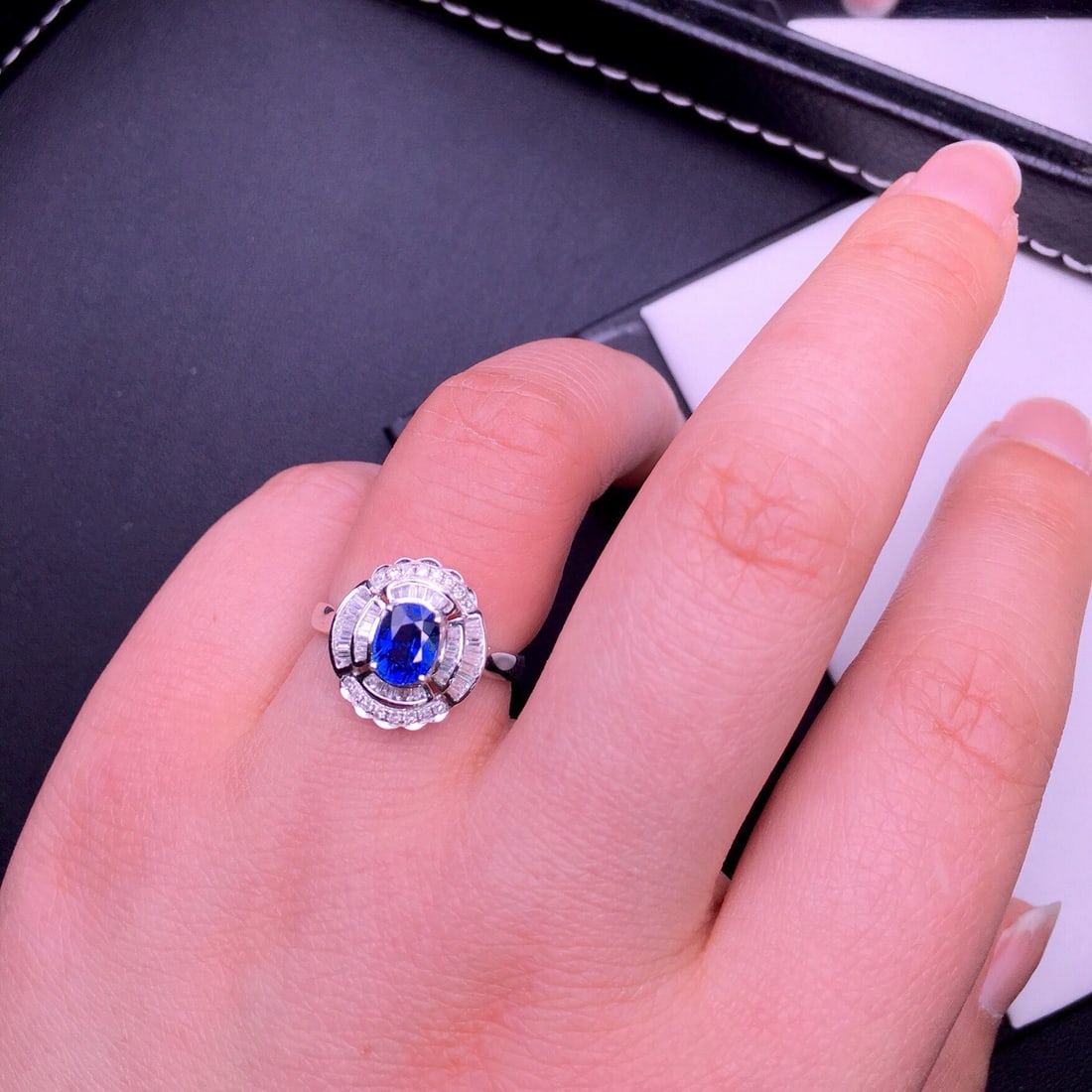 14K GOLD 1.18 CT VIVID BLUE NATURAL SAPPHIRE & DIAMOND RING - 5