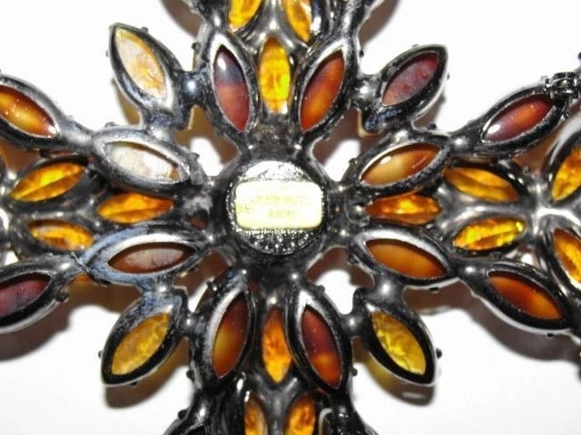 Kenneth Lane Poured Glass Gripoix Maltese Cross Pin - 5