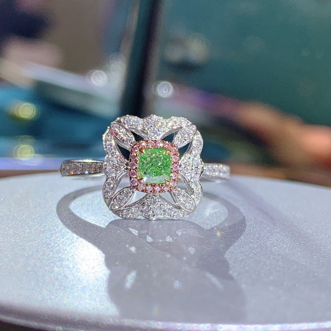 14K GOLD 0.50 CTW NATURAL GREEN DIAMOND & DIAMOND RING: Title:14K GOLD 0.50 CTW NATURAL GREEN DIAMOND & DIAMOND RING Description:Ref:230656422Gold Content:14K GoldRing Size:7.25USMain Gemstone:Green DiamondNumber of stones:1Shape:CushionCarat