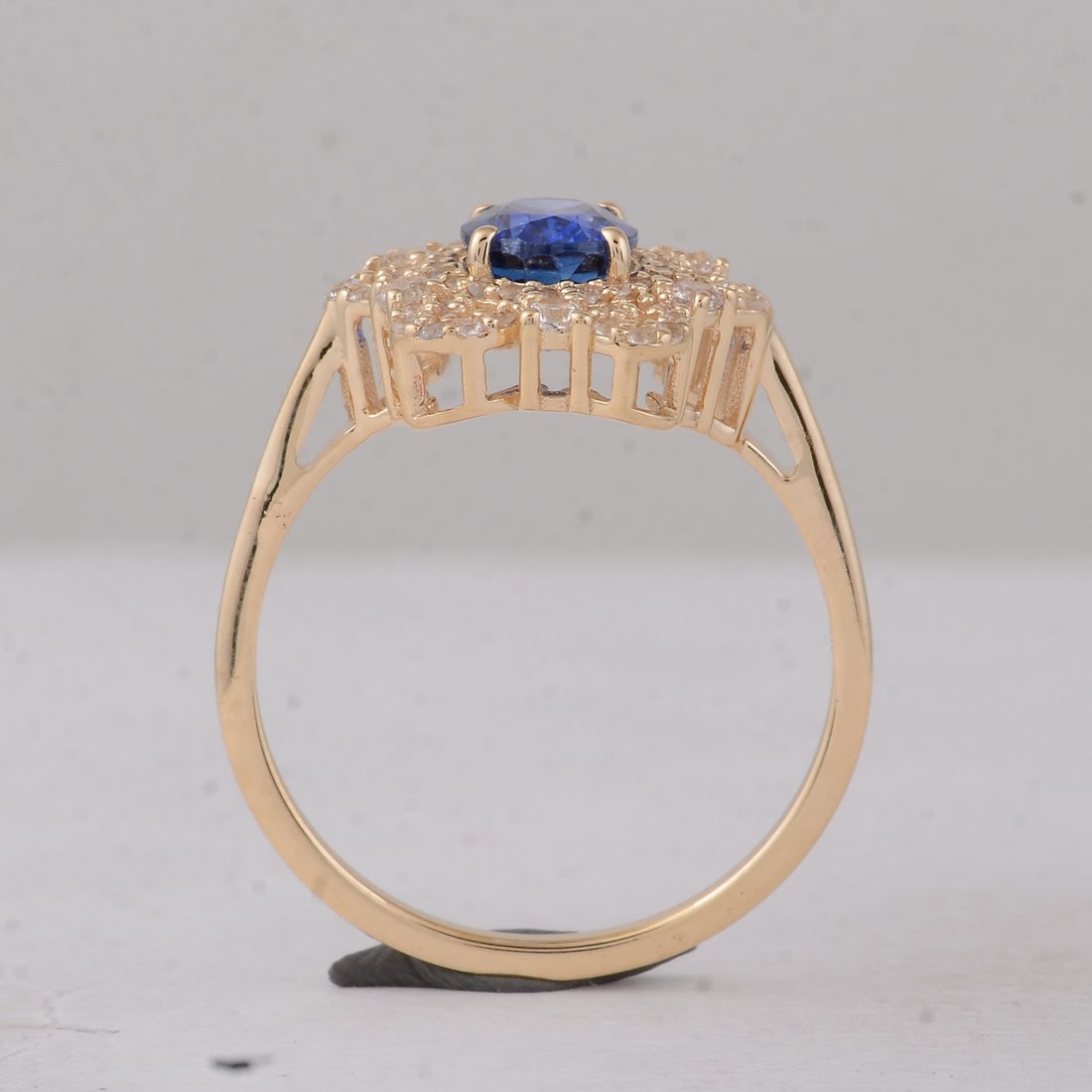 1.82 Ct Oval Sapphire 9K Gold Ring - 3