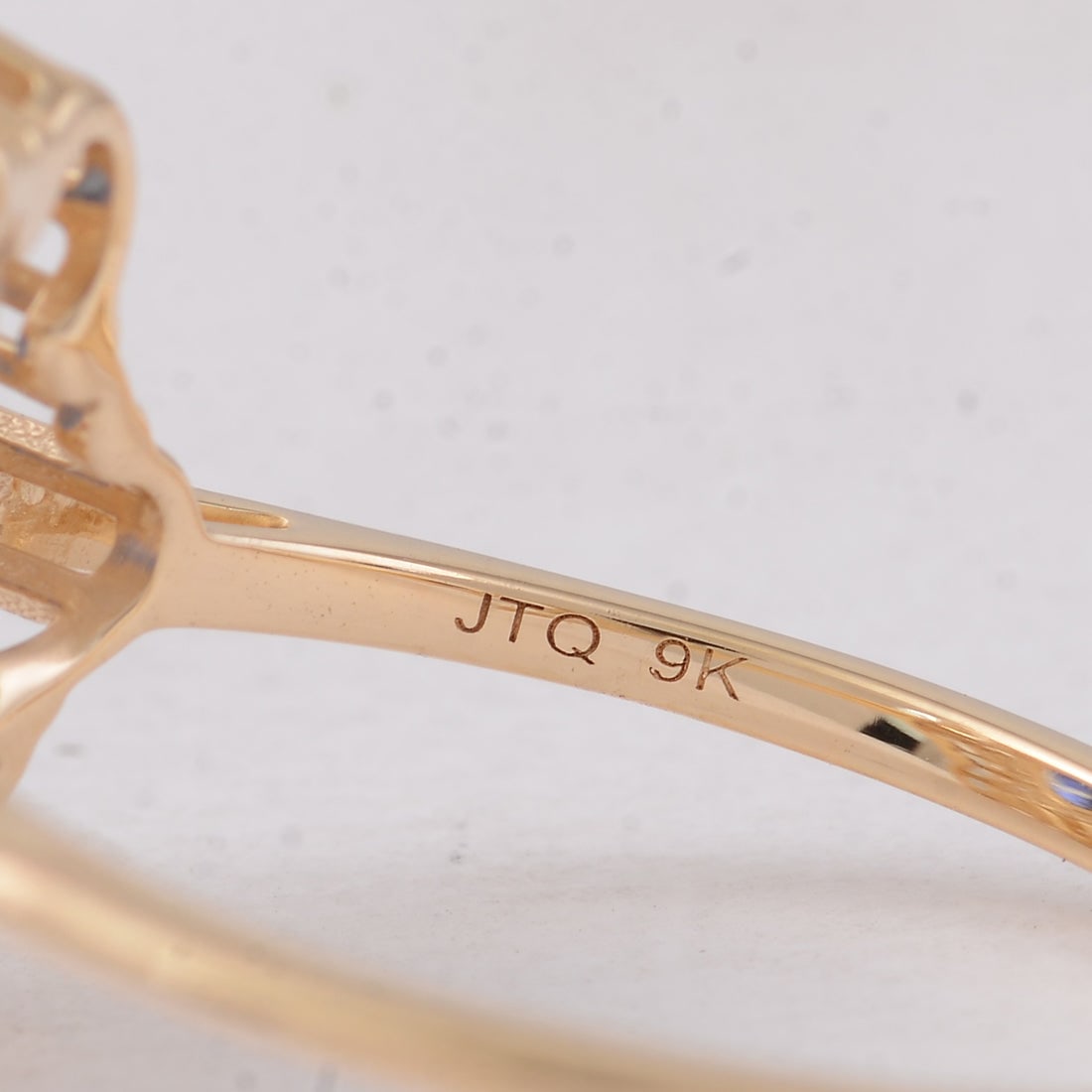 1.82 Ct Oval Sapphire 9K Gold Ring - 5