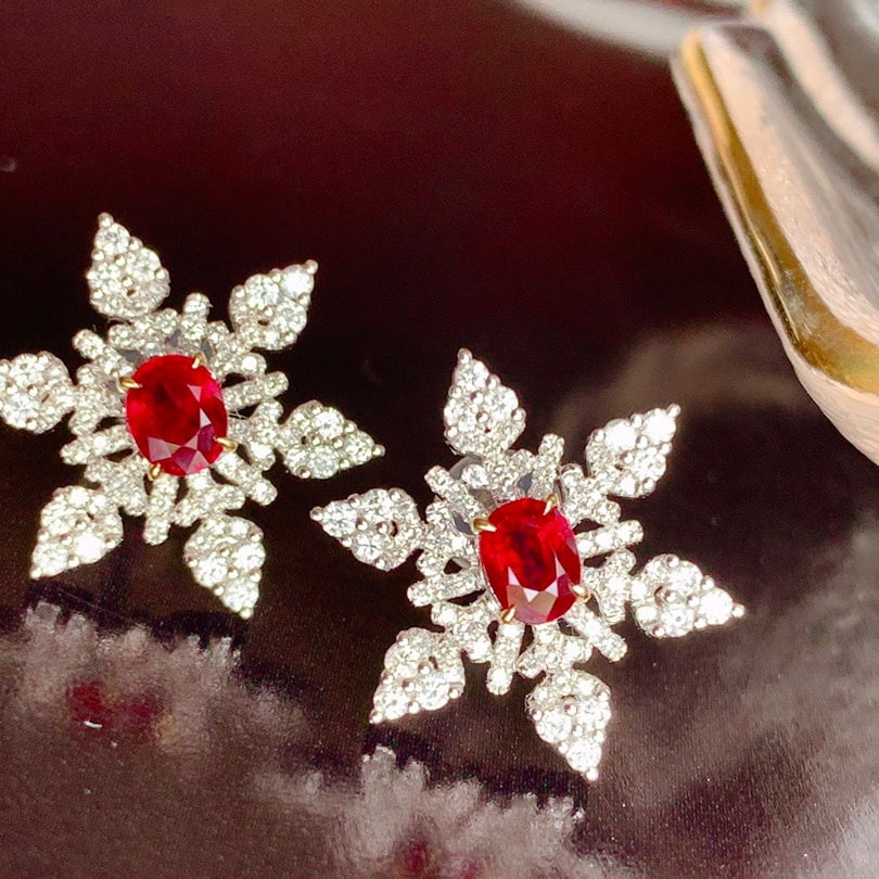 14K GOLD 0.71 CT NATURAL RUBY & DIAMOND EARRINGS: Title:14K GOLD 0.71 CT NATURAL RUBY & DIAMOND EARRINGS Description:Ref:230656425Gold Content:14K GoldMain Gemstone:RubyNumber of stones:2Shape:OvalCarat Weight:0.71ct Color:PigeonBlood RedTreatment:Na