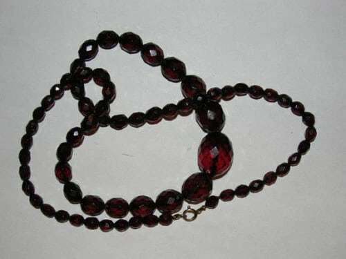 Graduated Faceted Cherry Amber Bead Bakelite Necklace - 3
