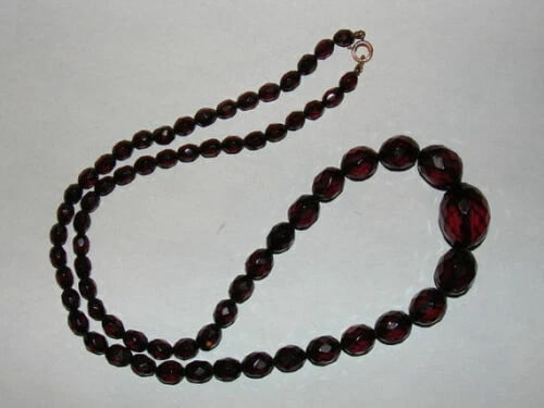 Graduated Faceted Cherry Amber Bead Bakelite Necklace - 4