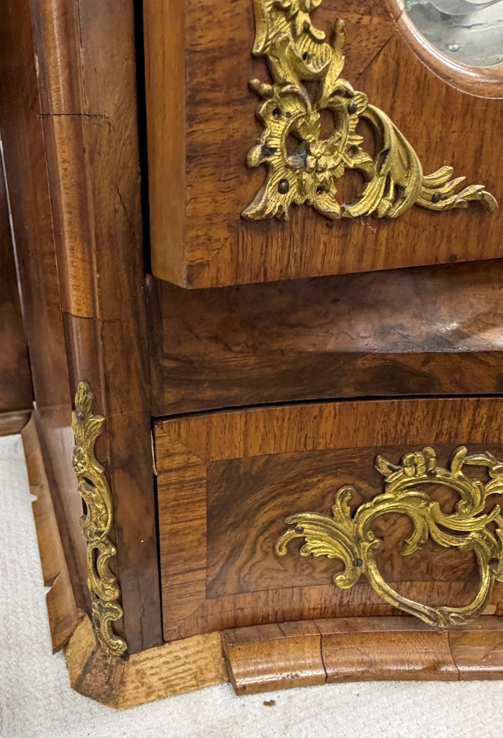 French Rococo Revival Burl Wood Mirrored Vanity/Dresser with Ormolu Mounts - 10