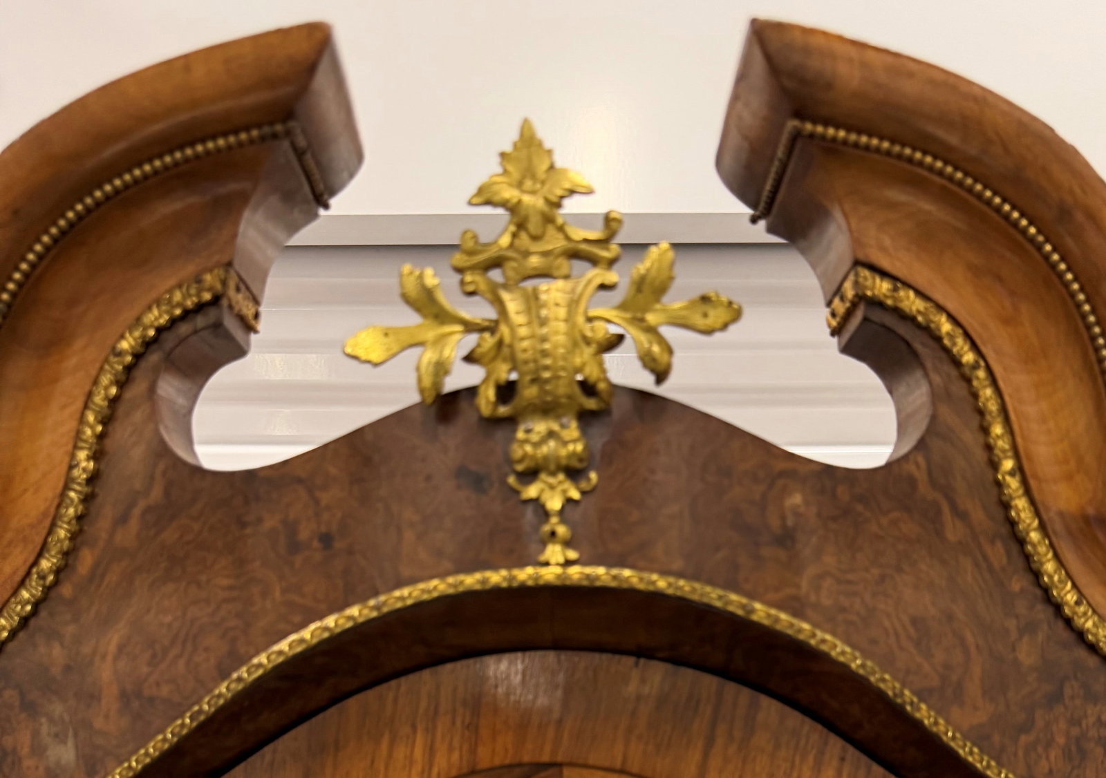 French Rococo Revival Burl Wood Mirrored Vanity/Dresser with Ormolu Mounts - 7