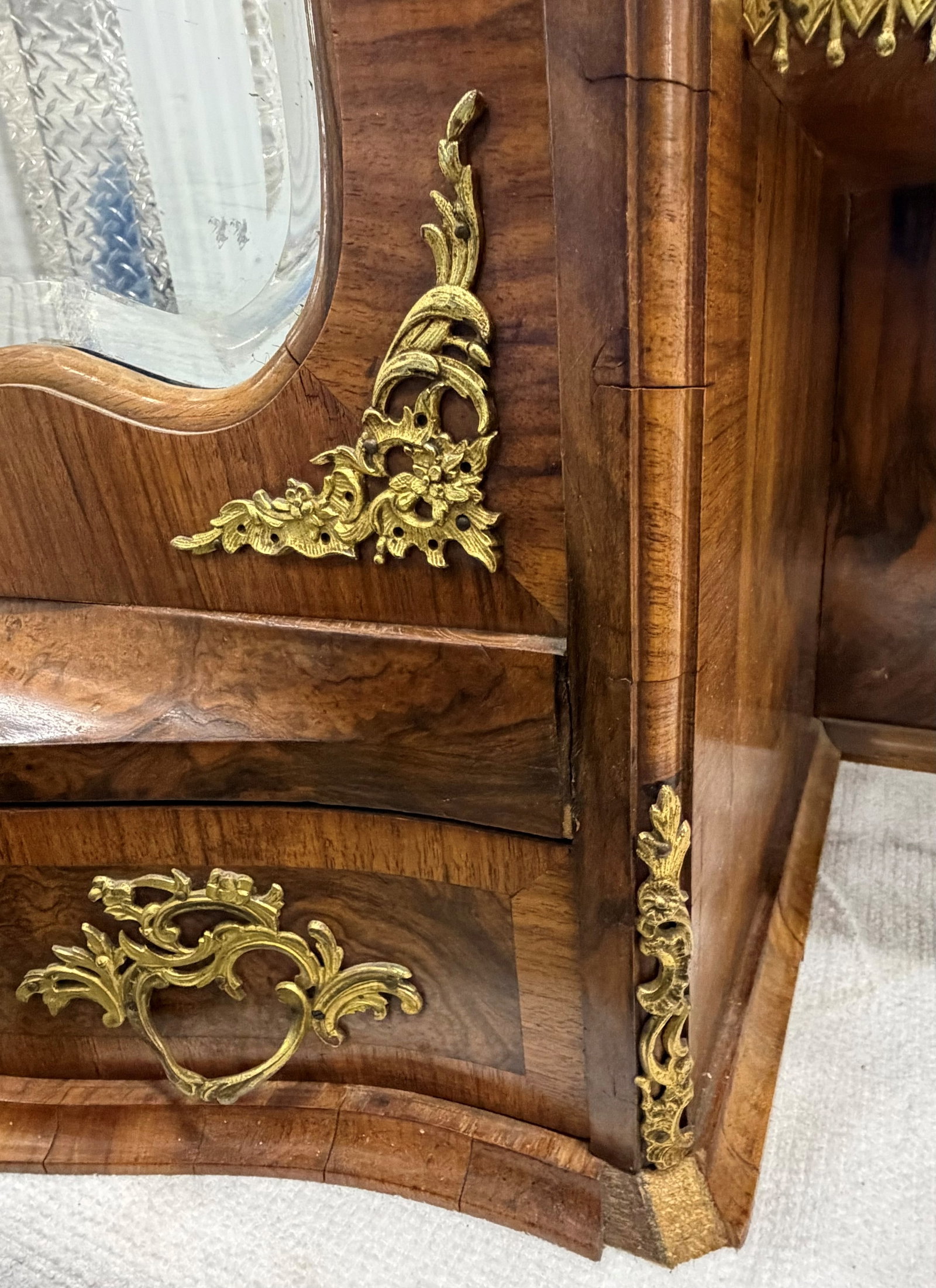 French Rococo Revival Burl Wood Mirrored Vanity/Dresser with Ormolu Mounts - 9