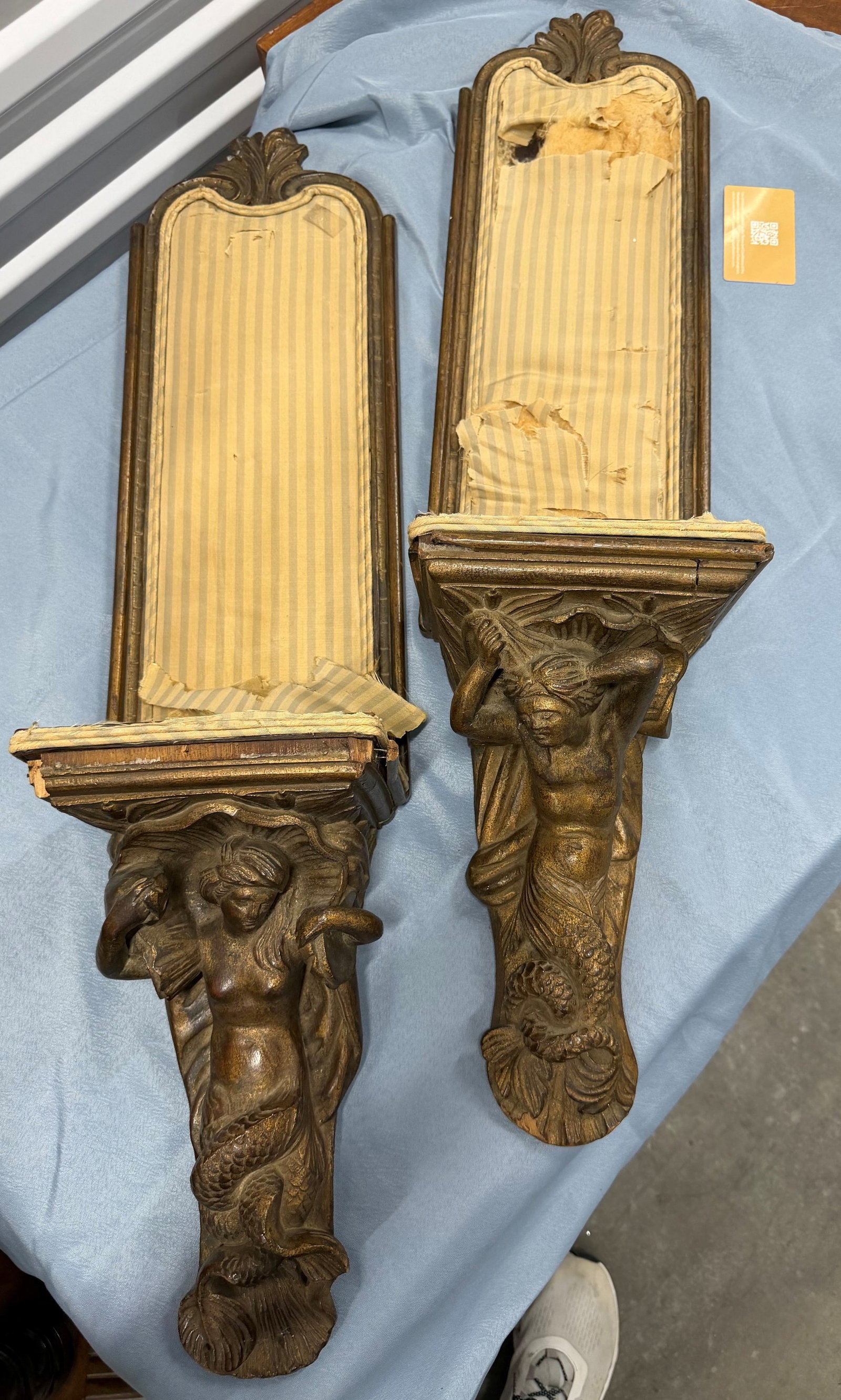 Pair of Carved Giltwood Wall Sconces with Mythological Figures (Nereids or Tritons) - 2