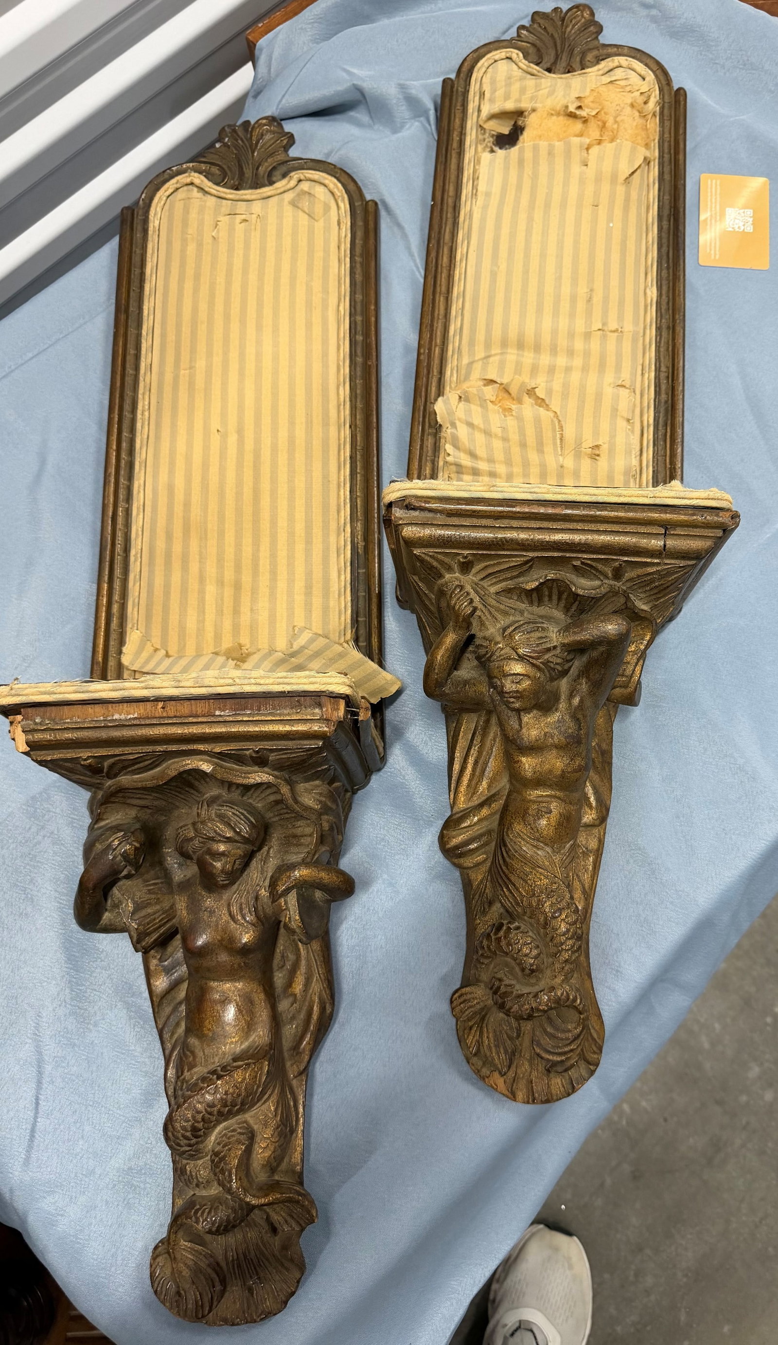 Pair of Carved Giltwood Wall Sconces with Mythological Figures (Nereids or Tritons) - 5