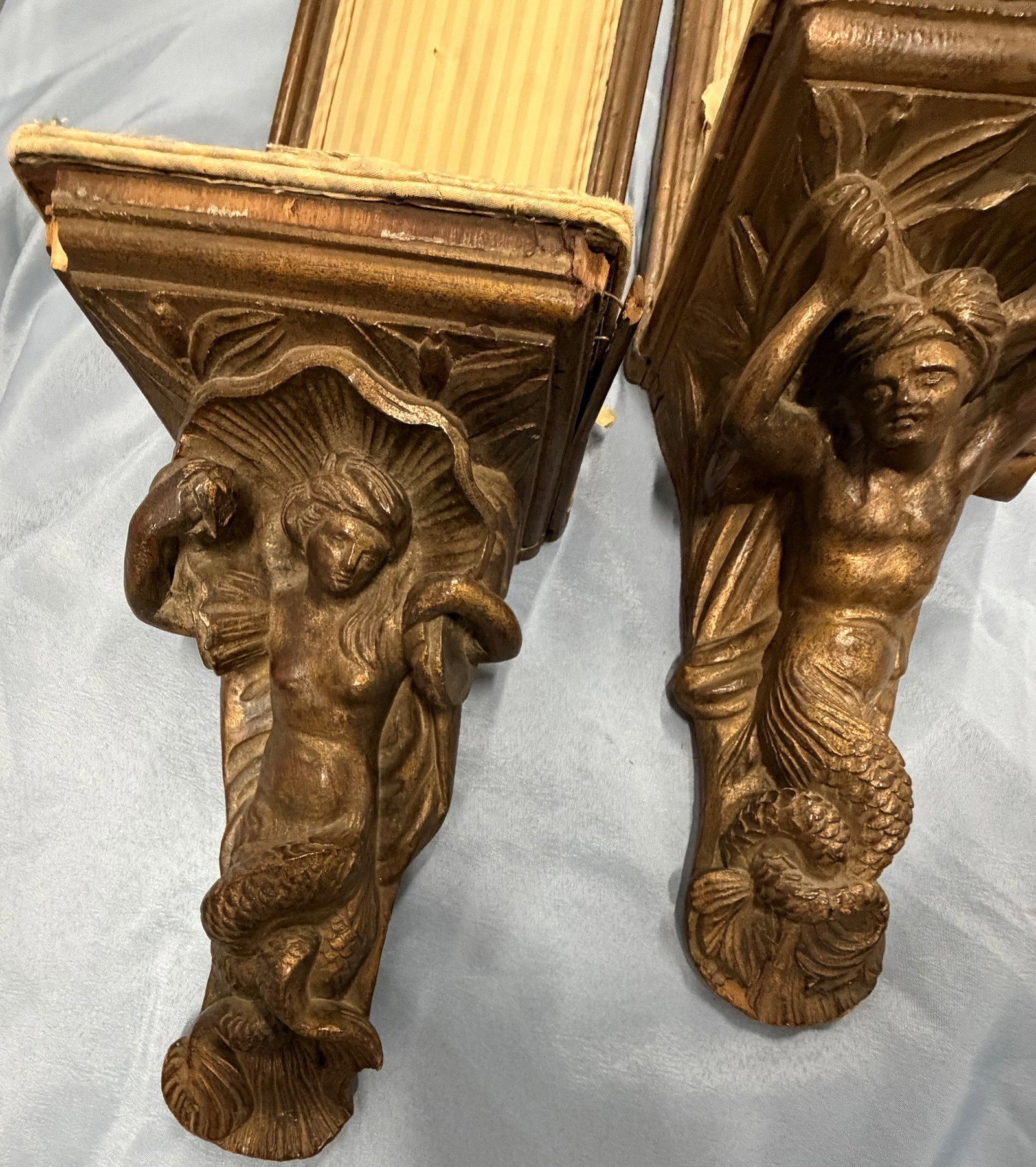 Pair of Carved Giltwood Wall Sconces with Mythological Figures (Nereids or Tritons) - 6