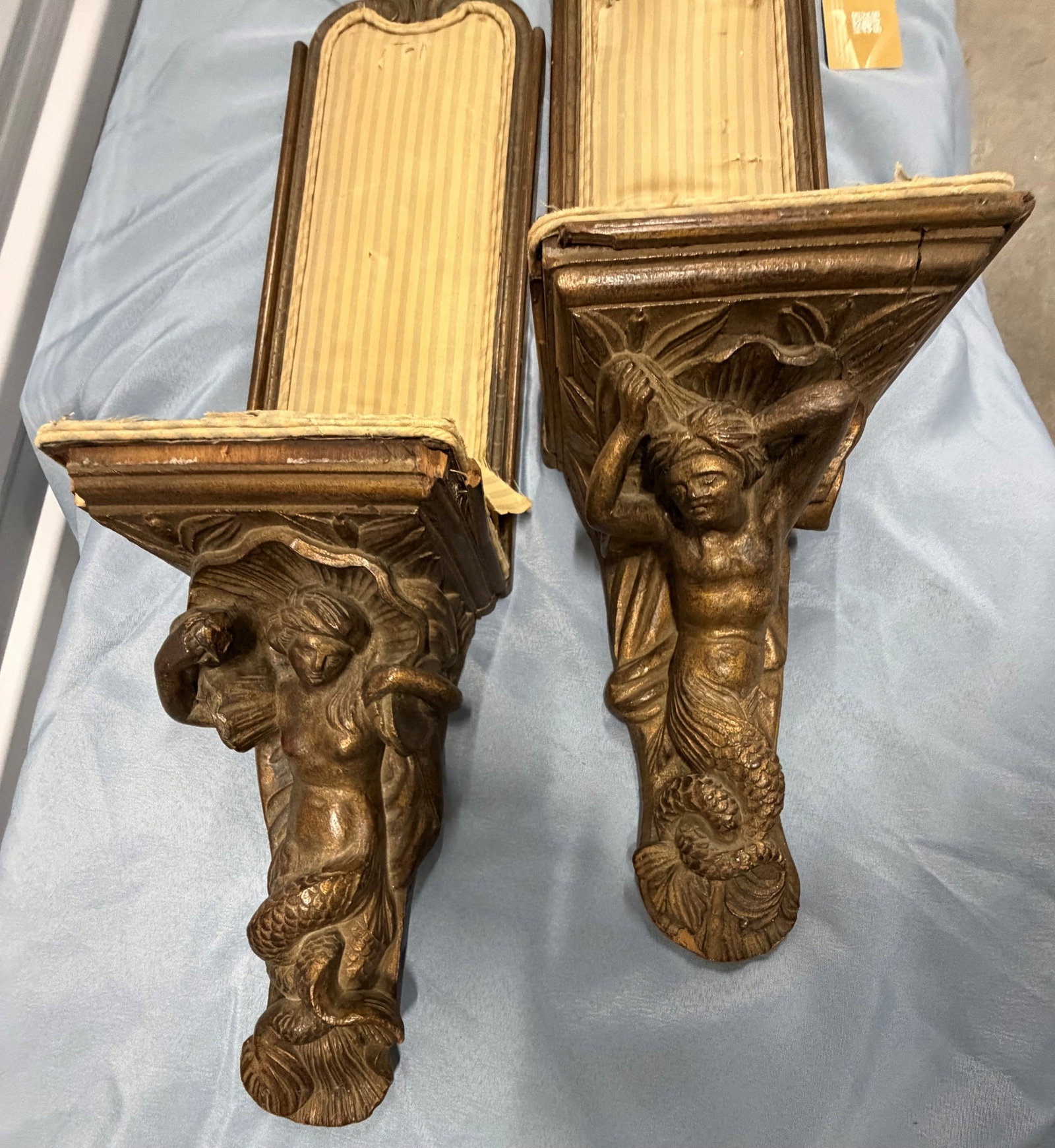 Pair of Carved Giltwood Wall Sconces with Mythological Figures (Nereids or Tritons) - 7