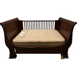 Simon Horn Cot/Daybed with Mattress (1 of 1)
