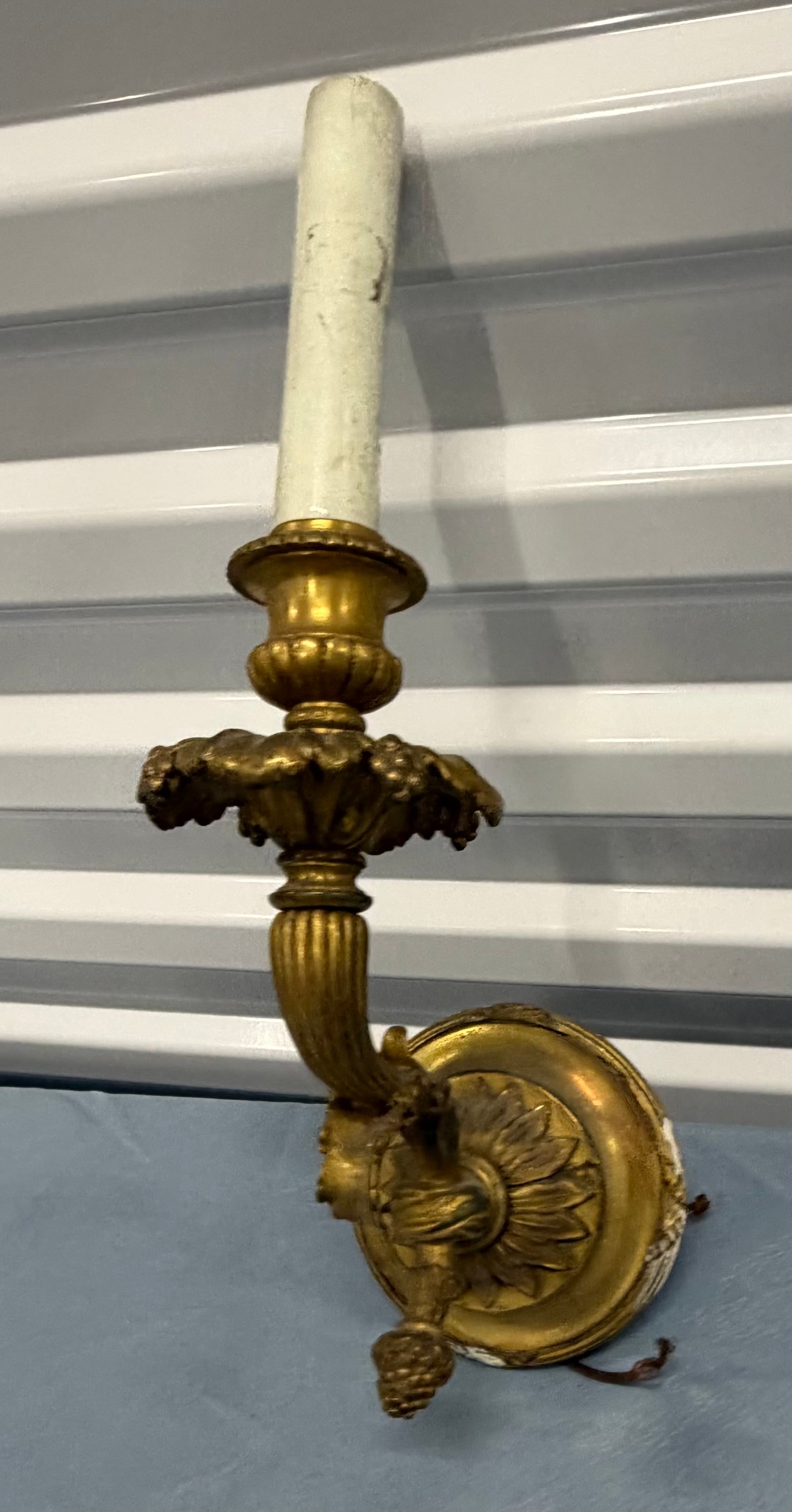 Gilt Bronze Wall Sconce, Neoclassical Style - 2