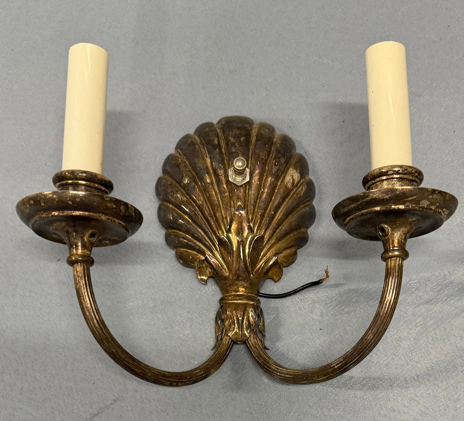 Pair of Vintage Brass Shell Motif Sconces - 2