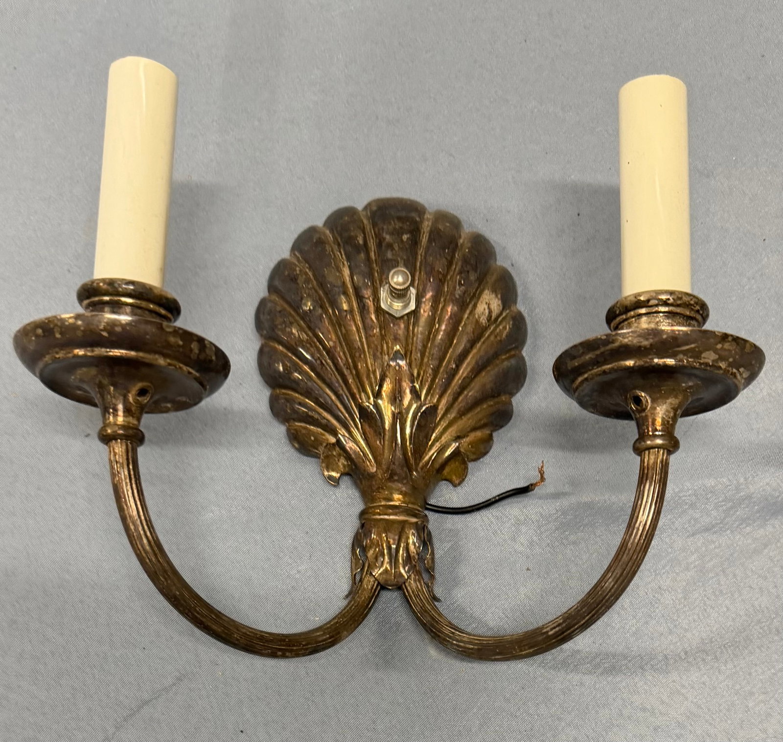 Pair of Vintage Brass Shell Motif Sconces - 3