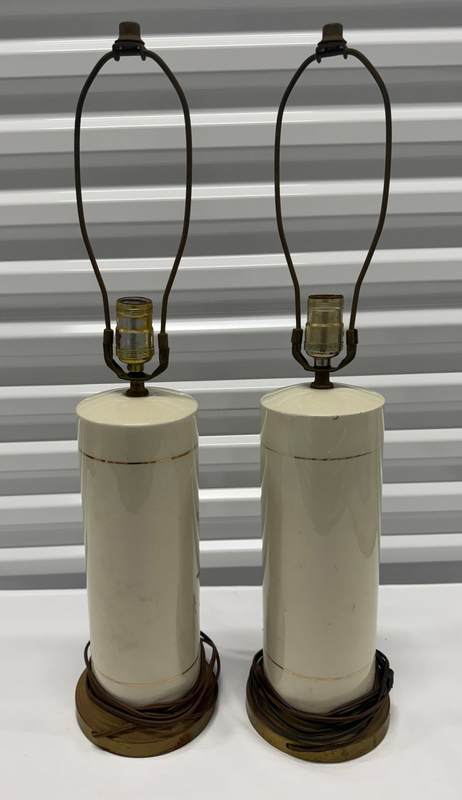 Pair of Mid-Century Ceramic Table Lamps with Floral Motif - 2