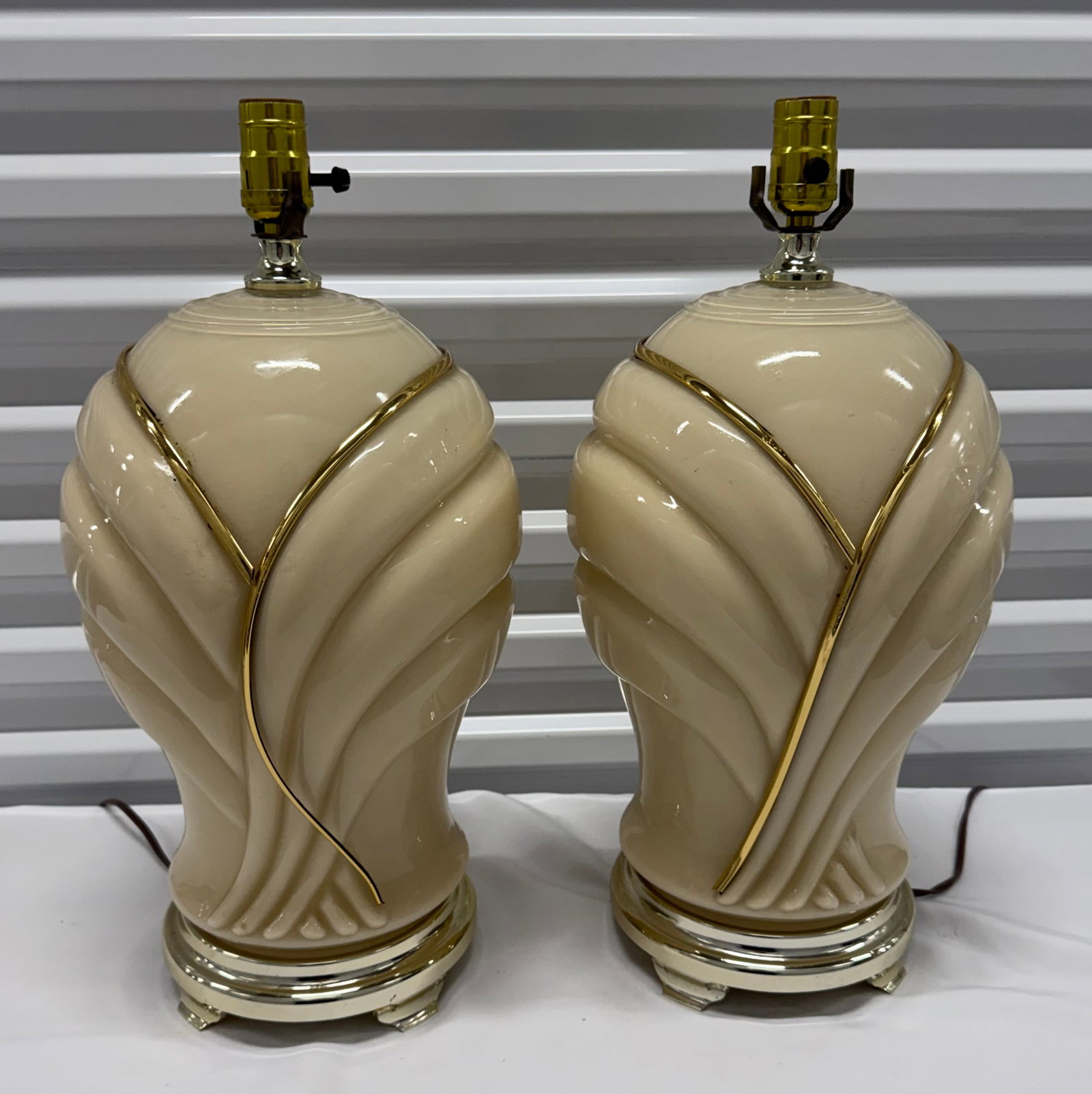 Pair of Vintage Art Deco Style Cream Ceramic Table Lamps - 2