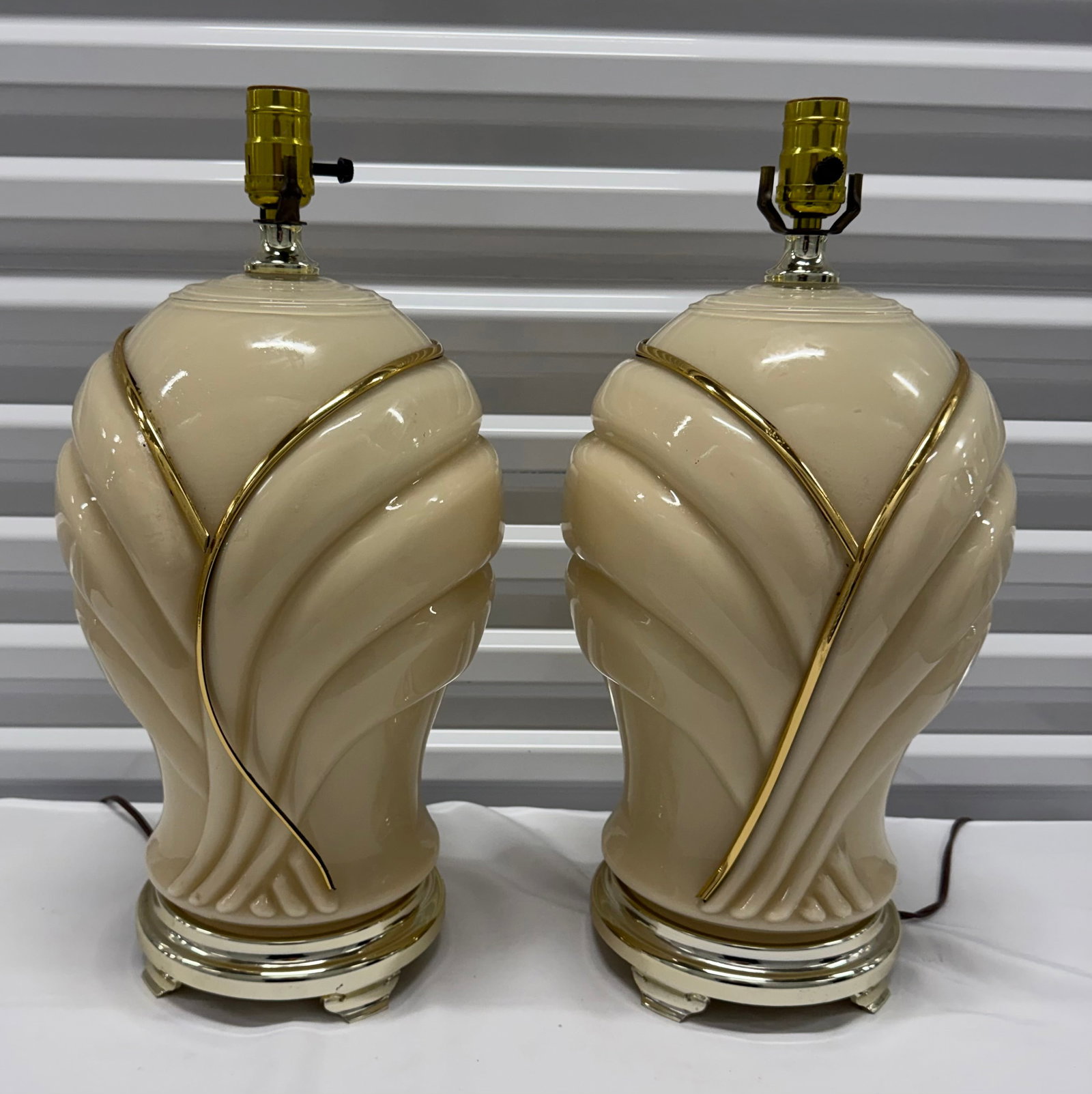 Pair of Vintage Art Deco Style Cream Ceramic Table Lamps - 3