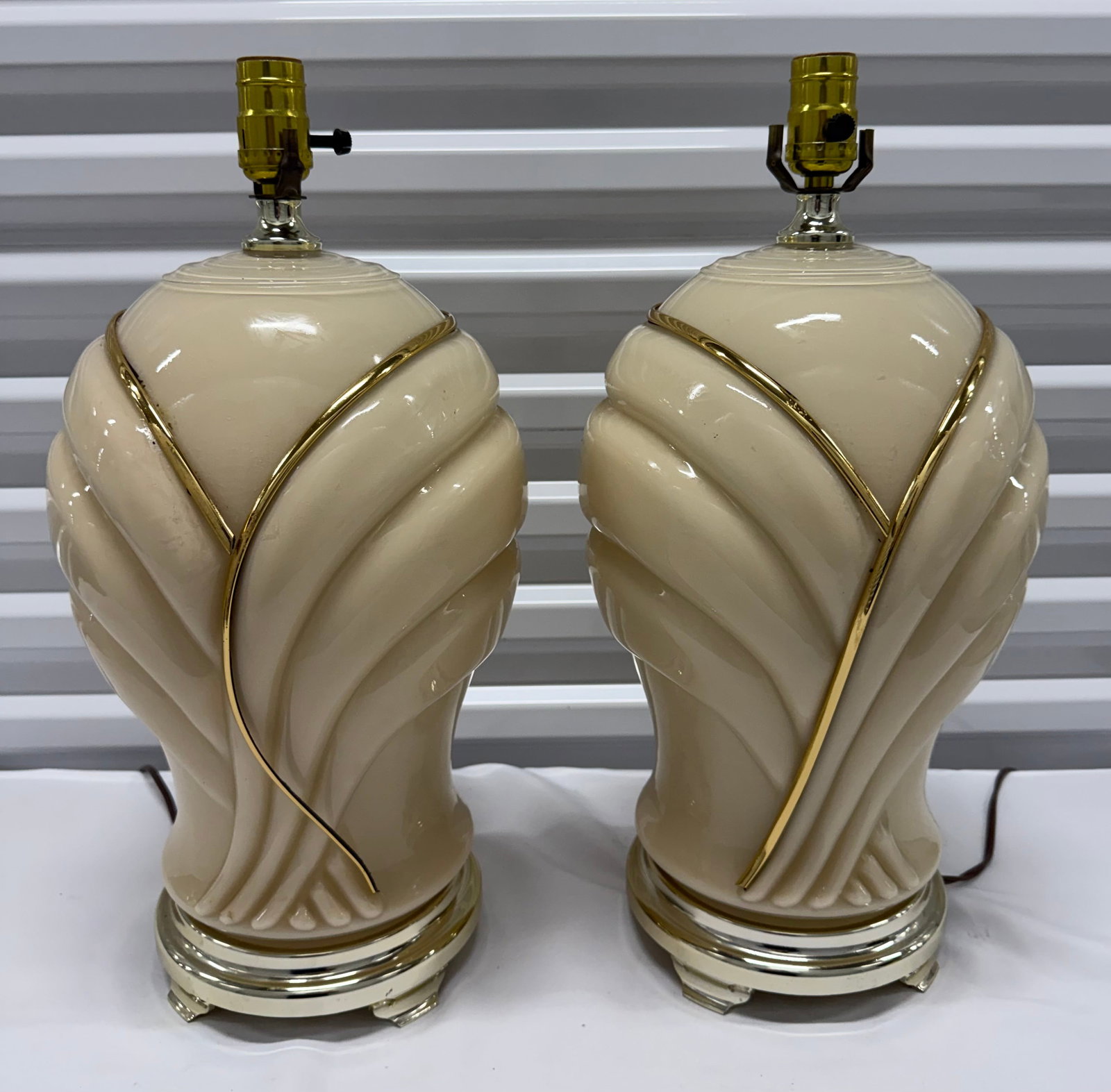Pair of Vintage Art Deco Style Cream Ceramic Table Lamps - 4