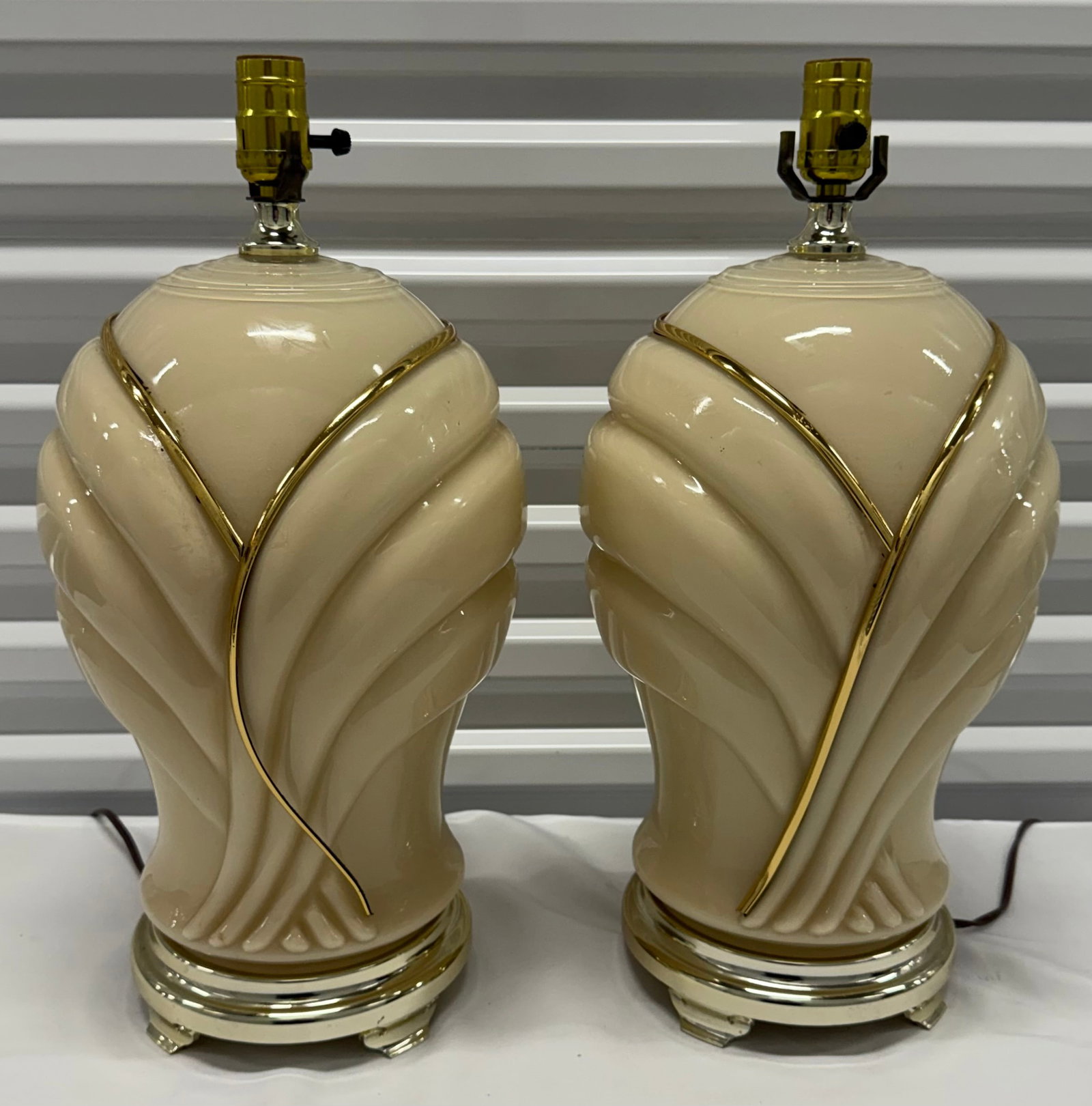 Pair of Vintage Art Deco Style Cream Ceramic Table Lamps - 5