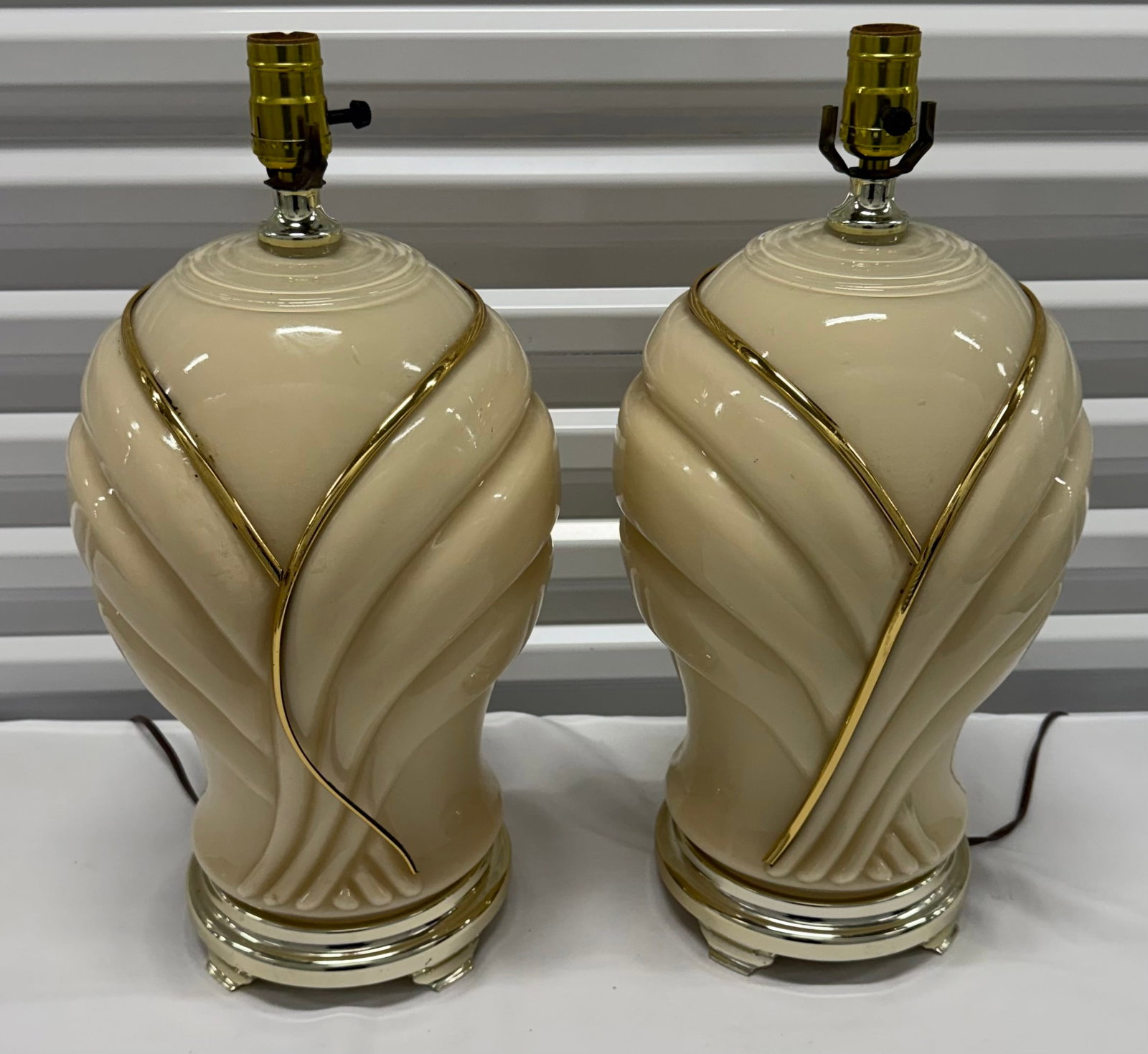 Pair of Vintage Art Deco Style Cream Ceramic Table Lamps - 6