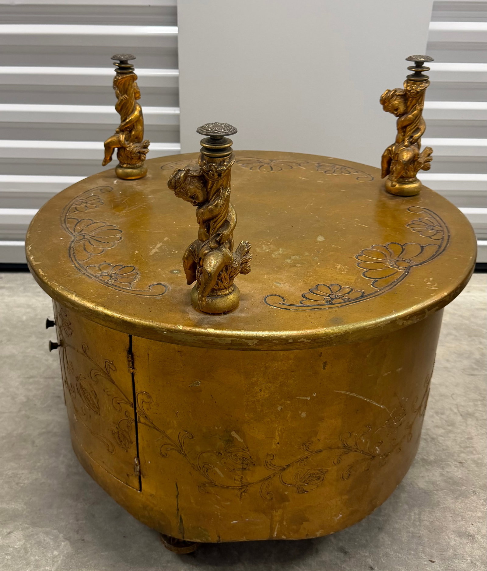 Giltwood Neoclassical Style Round Side Table - 3
