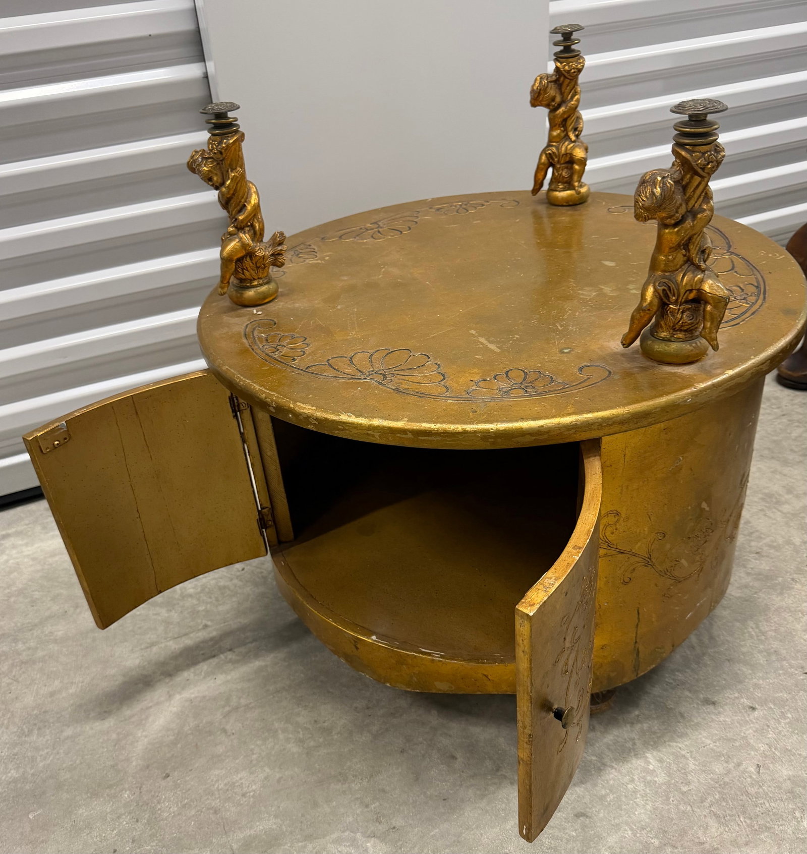 Giltwood Neoclassical Style Round Side Table - 5