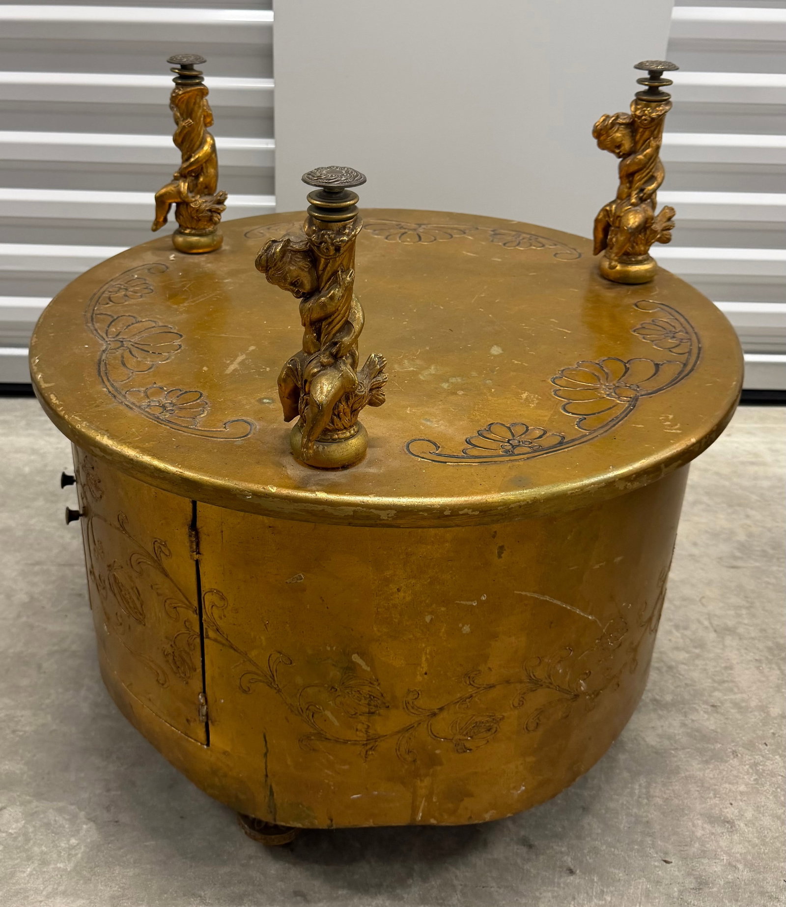Giltwood Neoclassical Style Round Side Table - 6